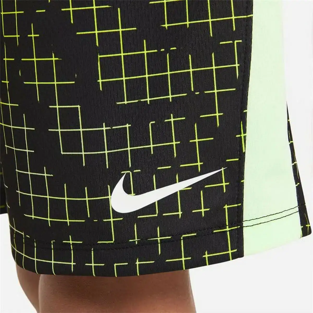 Short de sport nike dri fit multicouleur_6548. DIAYTAR COTE D'IVOIRE - Où Chaque Produit est une Promesse de Qualité. Explorez notre boutique en ligne et choisissez des produits qui répondent à vos exigences élevées.