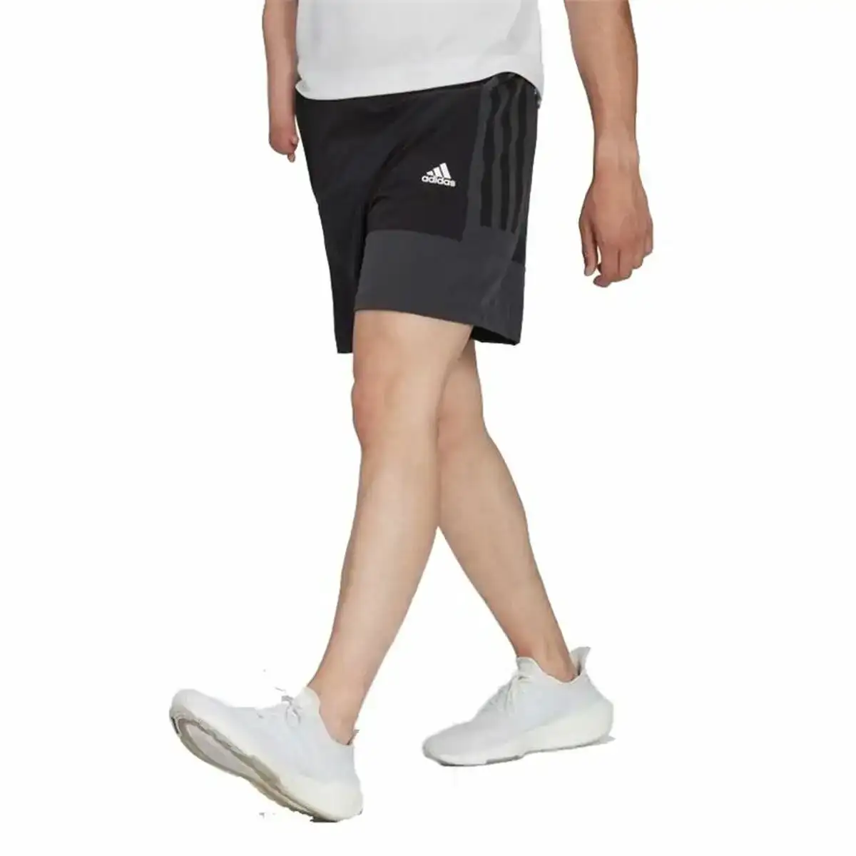 Short de sport pour homme adidas colourblock noir_6218. DIAYTAR COTE D'IVOIRE - Là où Chaque Produit a son Histoire. Découvrez notre gamme de produits, chacun portant en lui le récit de l'artisanat et de la passion, pour vous offrir une expérience de shopping authentique.