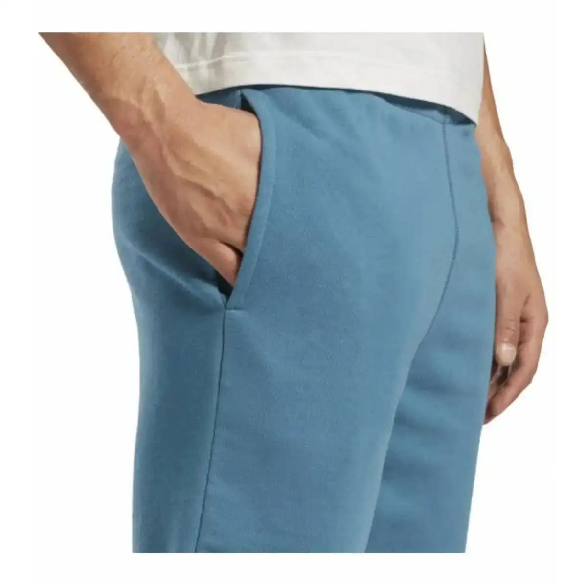 Short de sport pour homme reebok hs4891 bleu_8131. Bienvenue chez DIAYTAR COTE D'IVOIRE - Où Chaque Produit a son Histoire. Plongez dans notre sélection diversifiée et découvrez des articles qui racontent le riche patrimoine sénégalais.