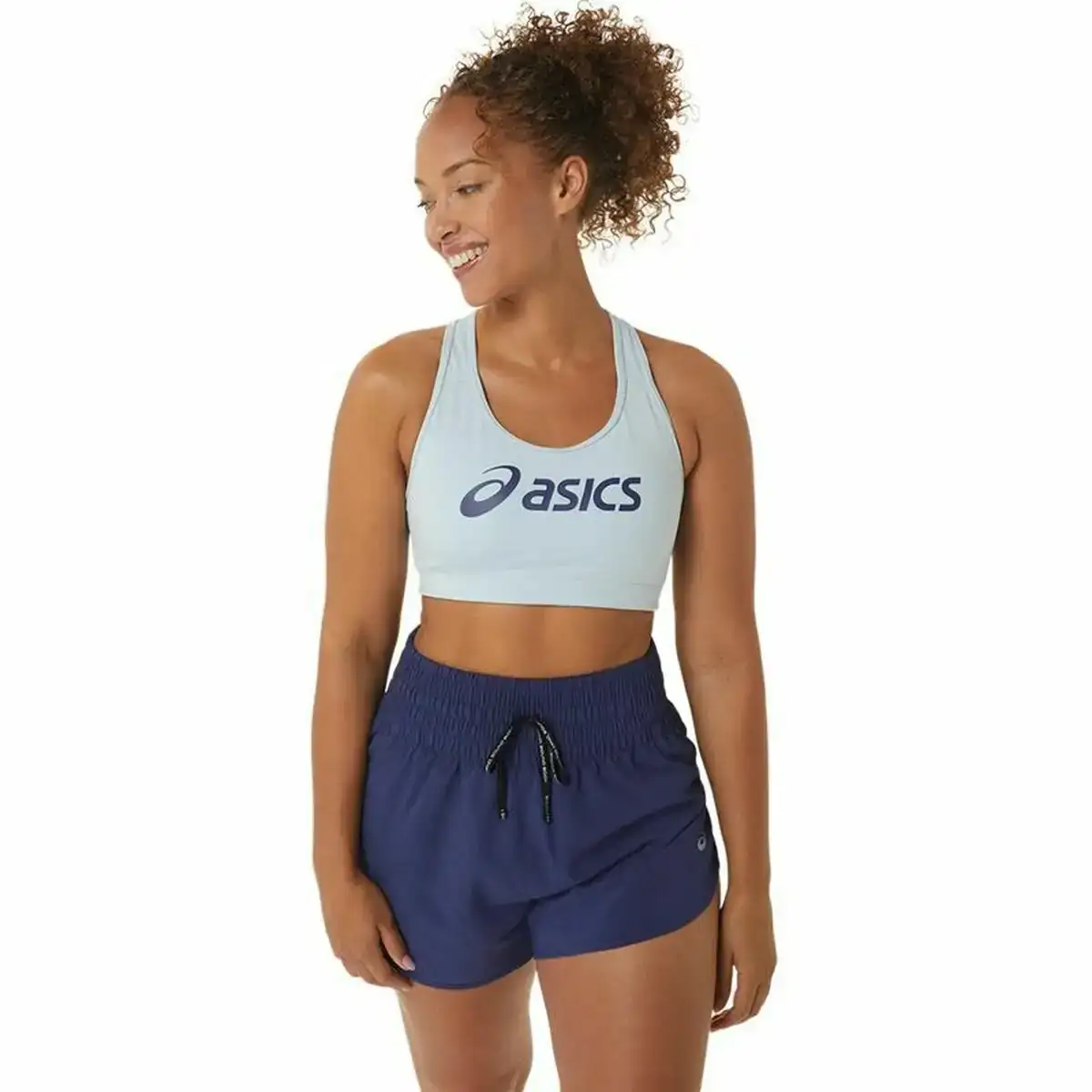 Soutien gorge de sport asics core logo bleu clair_7145. DIAYTAR COTE D'IVOIRE - Là où Chaque Achat Contribue à un Rêve. Naviguez à travers notre boutique en ligne et soutenez des artisans talentueux tout en acquérant des trésors.