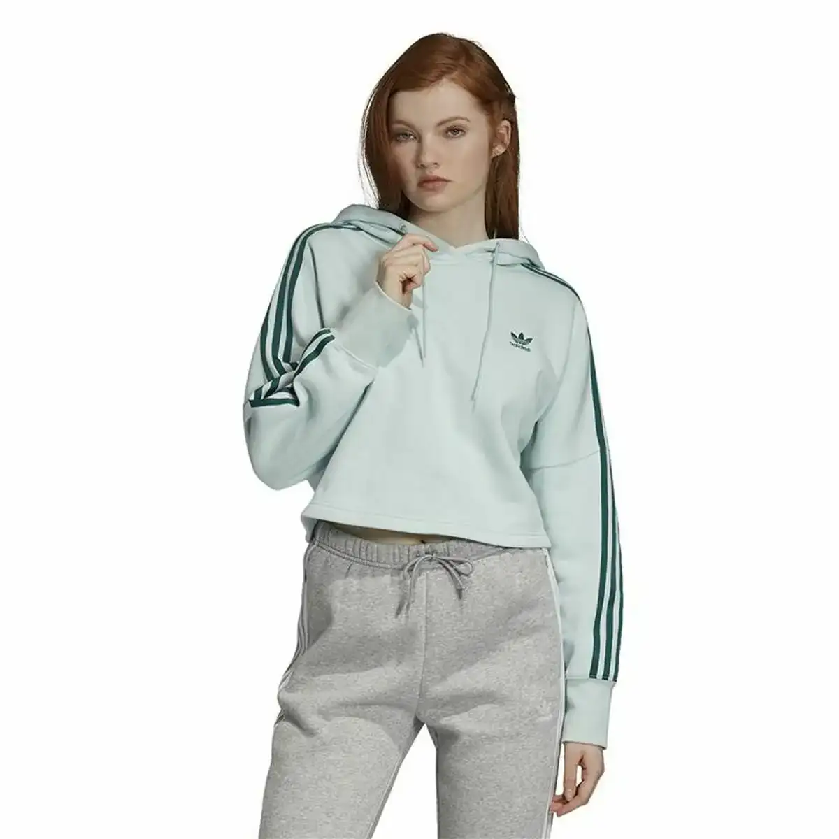 Sweat a capuche femme adidas cropped bleu_5808. Bienvenue sur DIAYTAR COTE D'IVOIRE - Où Chaque Produit a son Histoire. Découvrez notre sélection unique et choisissez des articles qui racontent la richesse culturelle et artistique du Côte d'Ivoire.