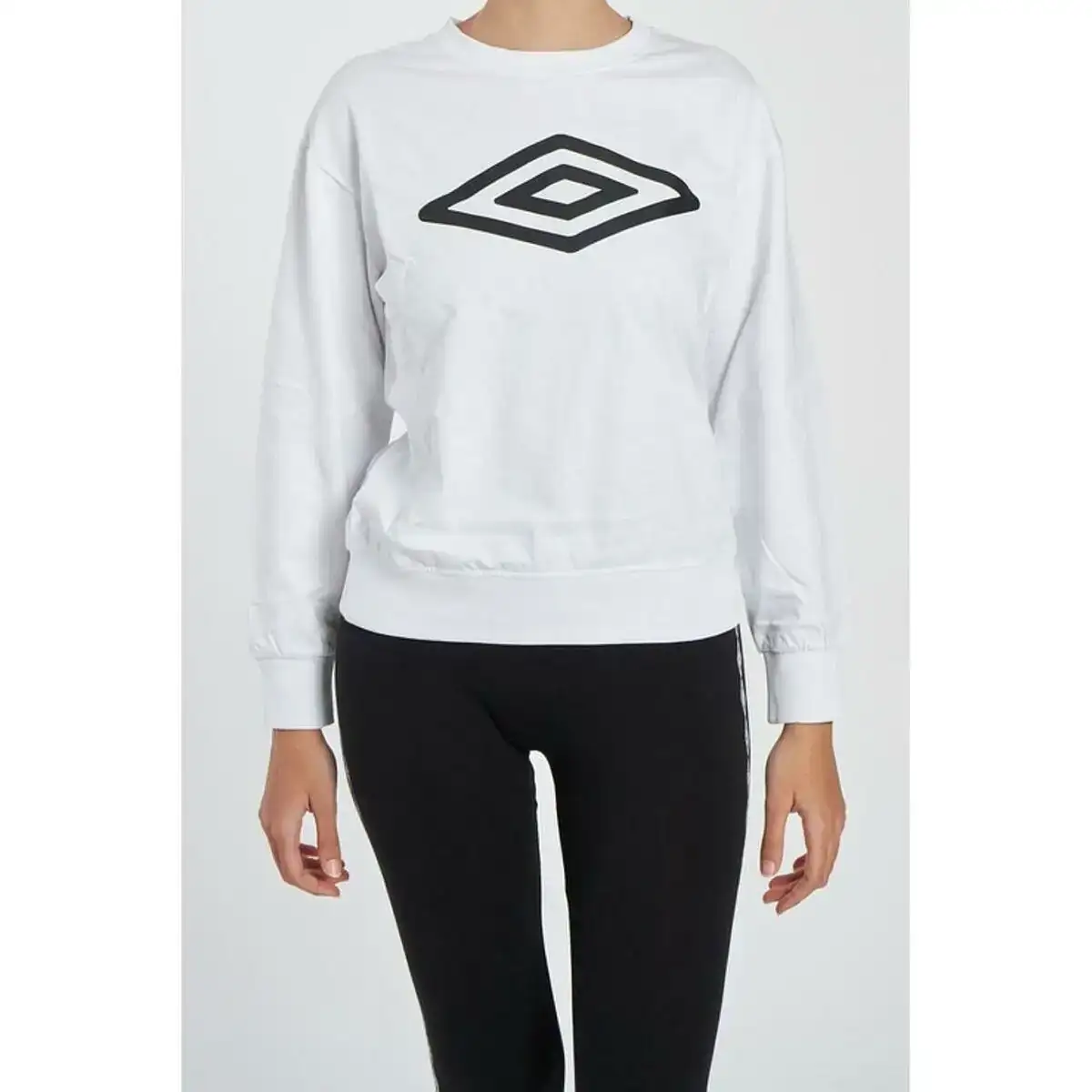 Sweat a capuche femme umbro norma 72311i 001 blanc_8918. Entrez dans l'Univers de DIAYTAR COTE D'IVOIRE - Où Choisir est un Voyage. Explorez notre gamme diversifiée et trouvez des articles qui répondent à tous vos besoins et envies.