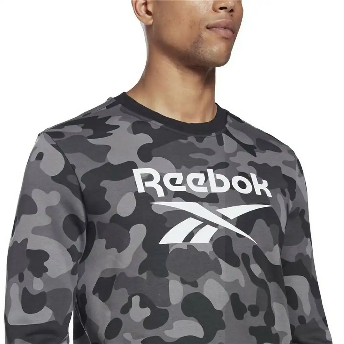 Sweat sans capuche homme reebok camo noir_2297. DIAYTAR COTE D'IVOIRE - Votre Plateforme Shopping Engagée. Explorez notre catalogue et choisissez des produits qui reflètent notre dévouement envers la qualité et la satisfaction du client.