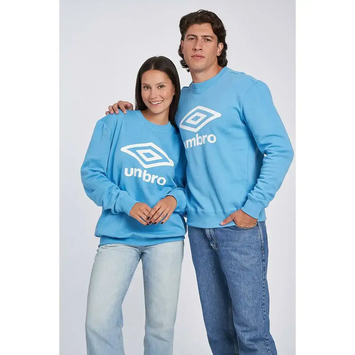 Sweat sans capuche homme umbro logo 66080u lby bleu_6377. Bienvenue sur DIAYTAR COTE D'IVOIRE - Où Chaque Détail compte. Plongez dans notre univers et choisissez des produits qui ajoutent de l'éclat et de la joie à votre quotidien.