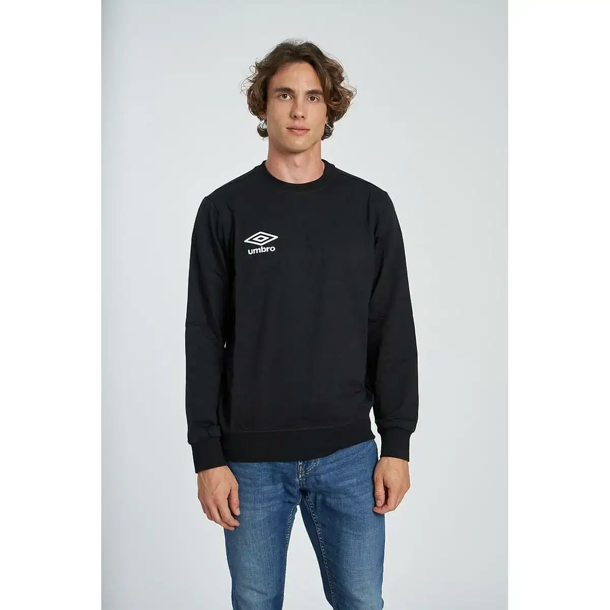 Sweat sans capuche homme umbro norma 72311i 001 noir_6283. DIAYTAR COTE D'IVOIRE - Votre Passage vers le Raffinement. Plongez dans notre univers de produits exquis et choisissez des articles qui ajoutent une touche de sophistication à votre vie.