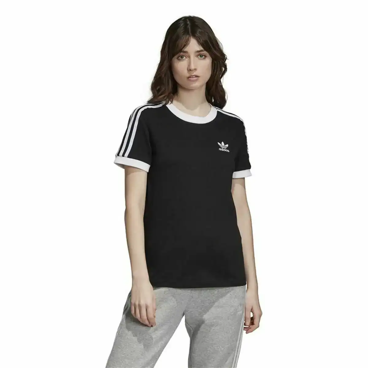 T shirt a manches courtes femme adidas 3 stripes noir_9925. DIAYTAR COTE D'IVOIRE - Votre Destination Shopping Éthique. Parcourez notre gamme et choisissez des articles qui respectent l'environnement et les communautés locales.