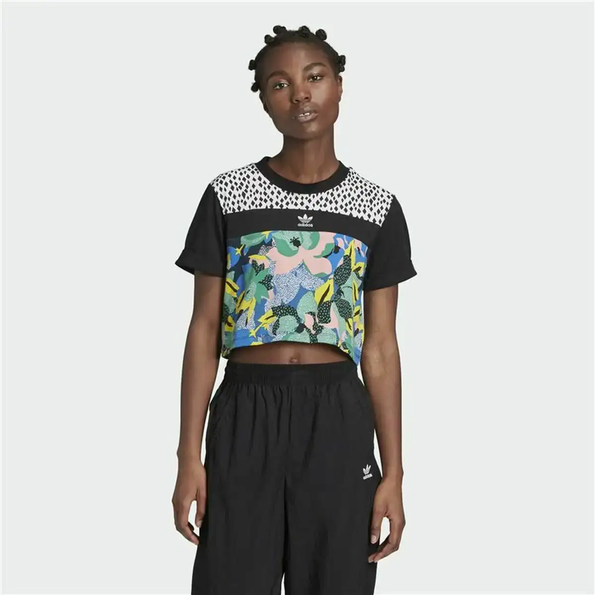 T shirt a manches courtes femme adidas cropped noir 42 _9691. DIAYTAR COTE D'IVOIRE - Où Choisir Devient un Plaisir. Découvrez notre boutique en ligne et choisissez parmi une variété de produits qui satisferont tous vos besoins.