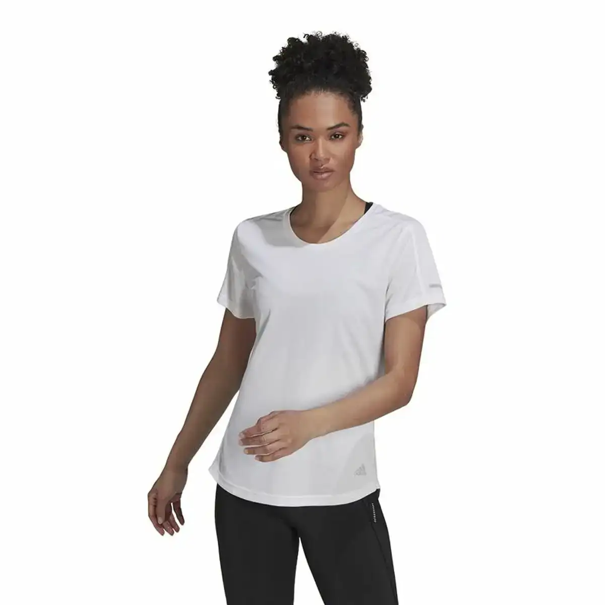 T shirt a manches courtes femme adidas run it blanc_9575. Entrez dans l'Univers de DIAYTAR COTE D'IVOIRE - Où l'Authenticité Renouvelle Votre Quotidien. Explorez notre gamme de produits et trouvez des articles qui reflètent votre essence.