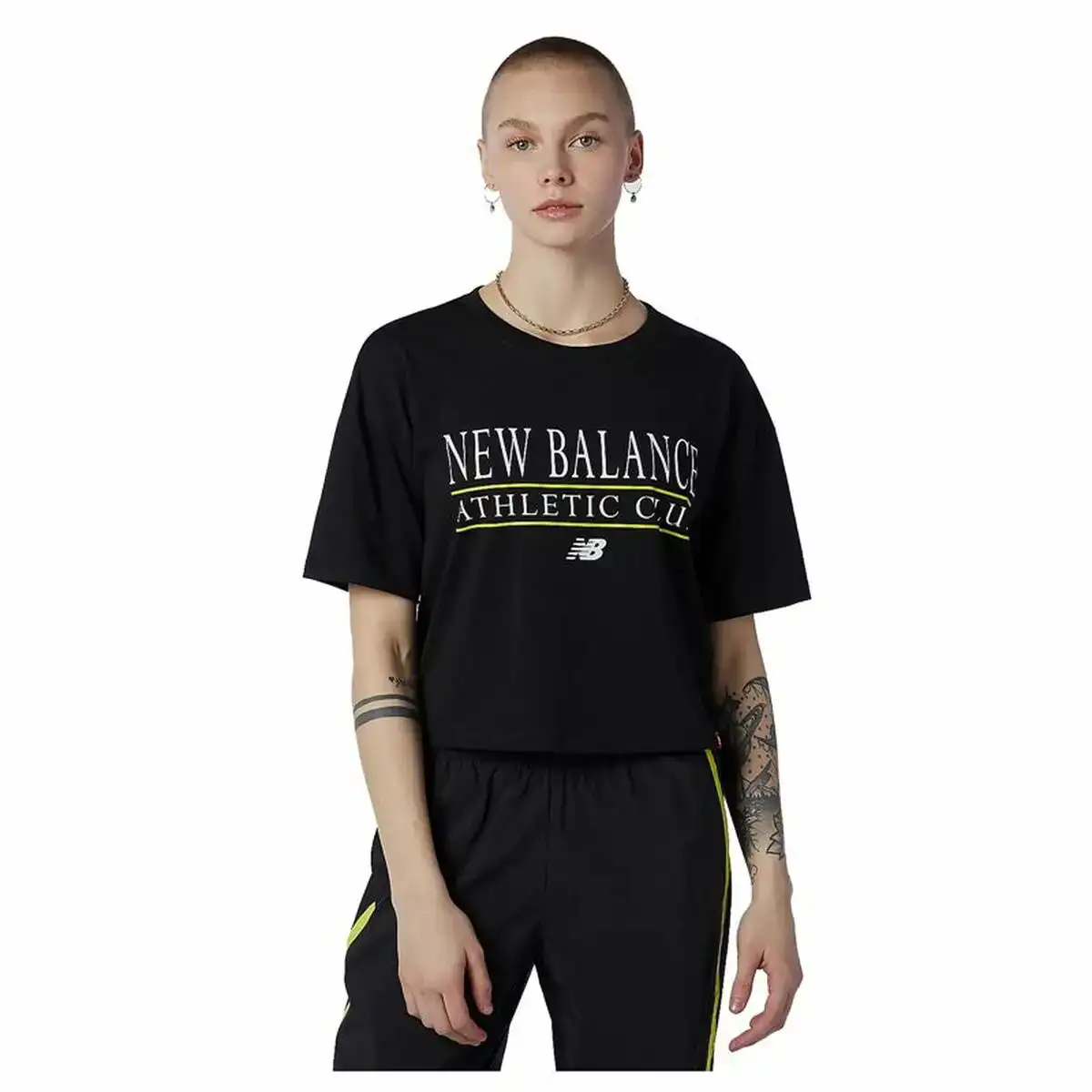T shirt a manches courtes femme new balance essentials athletic club boxy noir_8267. DIAYTAR COTE D'IVOIRE - Où Chaque Détail Compte. Parcourez nos produits soigneusement sélectionnés et choisissez des articles qui correspondent à votre style et à vos valeurs.