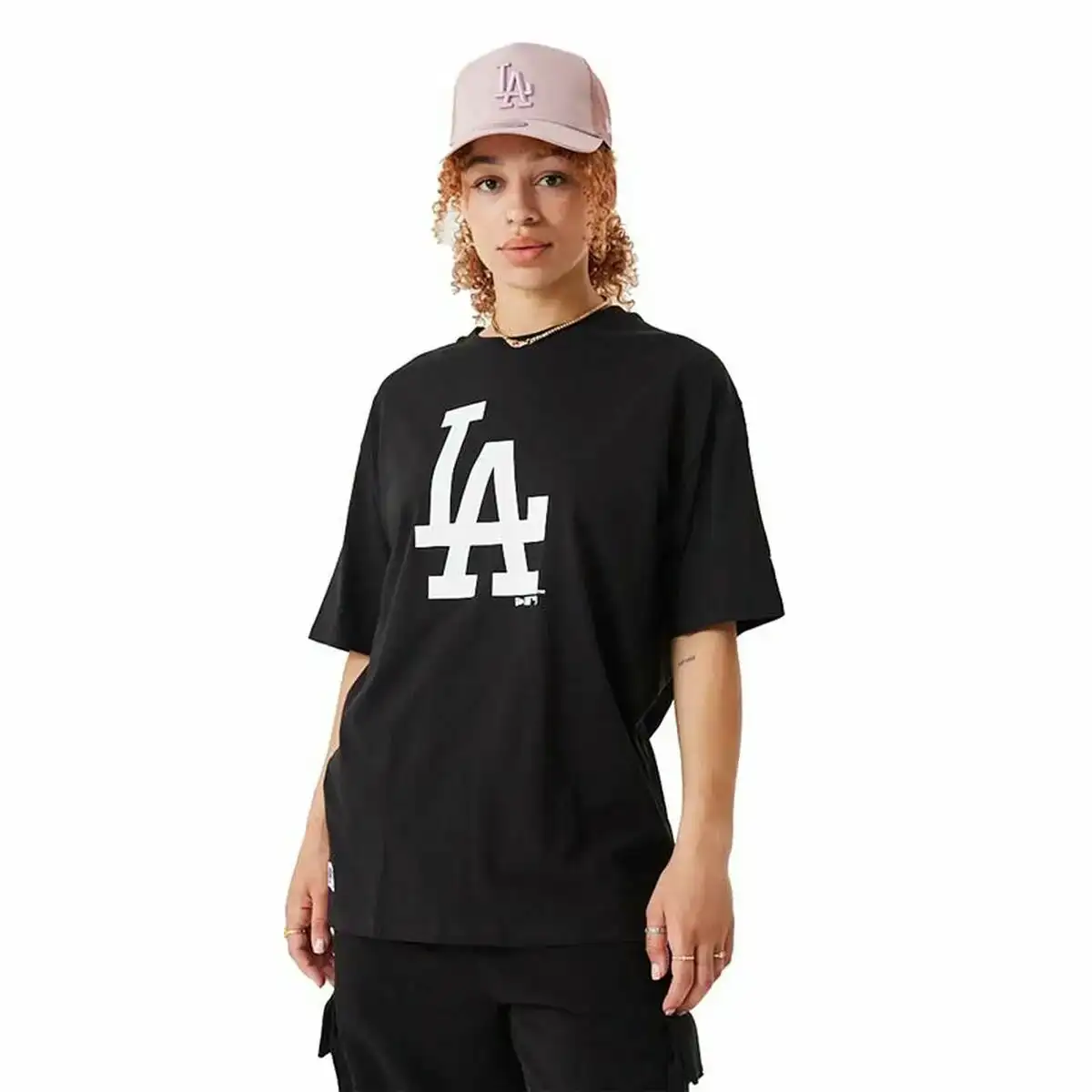 T shirt a manches courtes femme new era essentials la dodgers _9661. Bienvenue chez DIAYTAR COTE D'IVOIRE - Où Chaque Produit a son Histoire. Plongez dans notre sélection diversifiée et découvrez des articles qui racontent le riche patrimoine sénégalais.