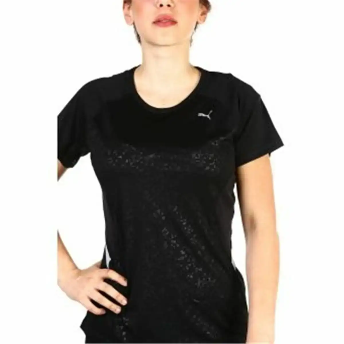 T shirt a manches courtes femme puma graphic tee noir_2890. Bienvenue sur DIAYTAR COTE D'IVOIRE - Où Chaque Article a son Histoire. Découvrez notre sélection méticuleuse de produits qui racontent l'authenticité et la beauté du Côte d'Ivoire.