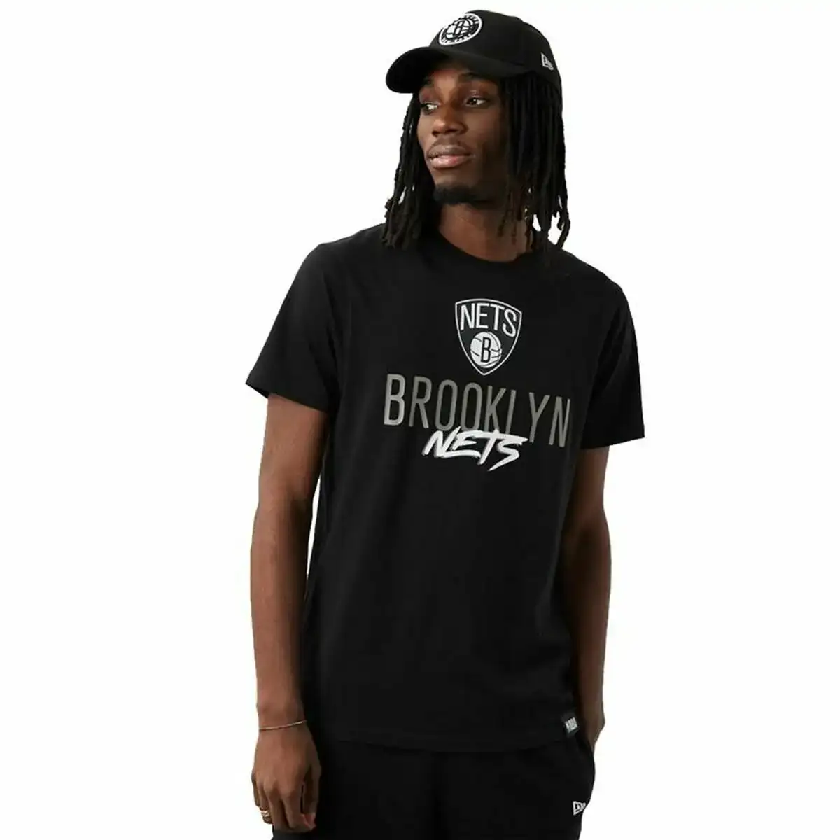 T shirt a manches courtes homme new era brooklyn nets nba script noir_2842. DIAYTAR COTE D'IVOIRE - Là où le Chic Rencontre la Tradition. Naviguez à travers notre catalogue et choisissez des produits qui équilibrent l'élégance intemporelle et l'innovation moderne.