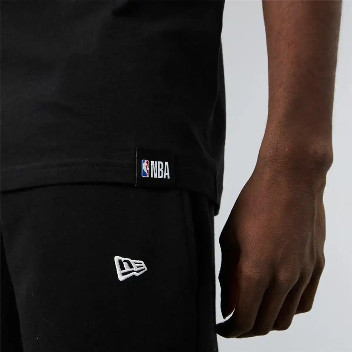T shirt a manches courtes homme new era brooklyn nets nba script noir_3154. DIAYTAR COTE D'IVOIRE - Votre Destination pour un Shopping Unique. Parcourez notre catalogue et trouvez des articles qui vous inspirent et vous édifient.
