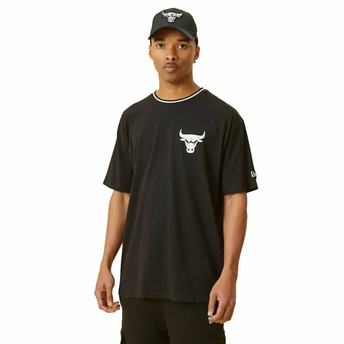 T shirt a manches courtes homme new era chicago bulls noir_9471. DIAYTAR COTE D'IVOIRE - Votre Oasis de Shopping en Ligne. Explorez notre boutique et découvrez des produits qui ajoutent une touche de magie à votre quotidien.
