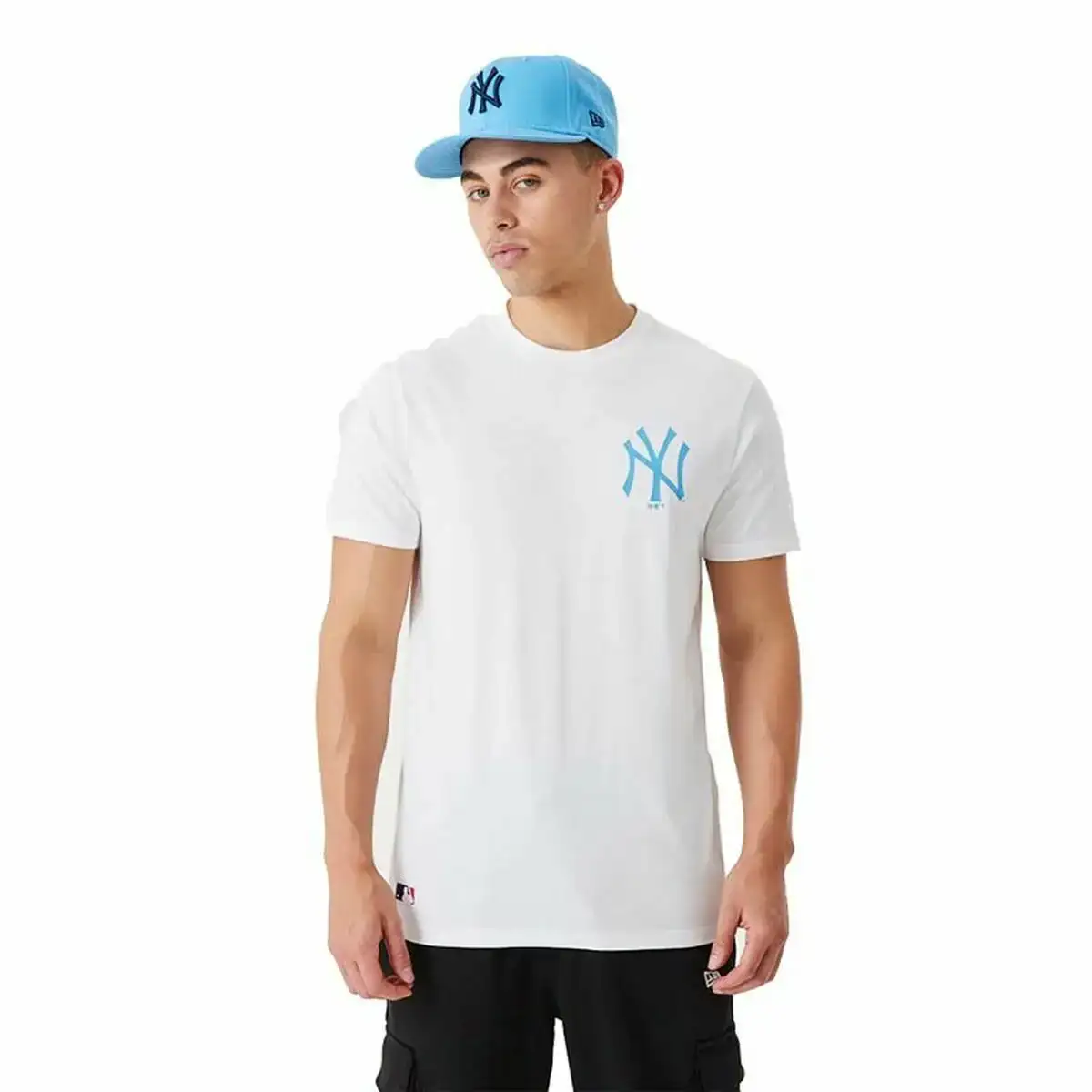 T shirt a manches courtes homme new era league essentials new york yankees _3934. DIAYTAR COTE D'IVOIRE - Votre Plateforme Shopping Engagée. Explorez notre catalogue et choisissez des produits qui reflètent notre dévouement envers la qualité et la satisfaction du client.