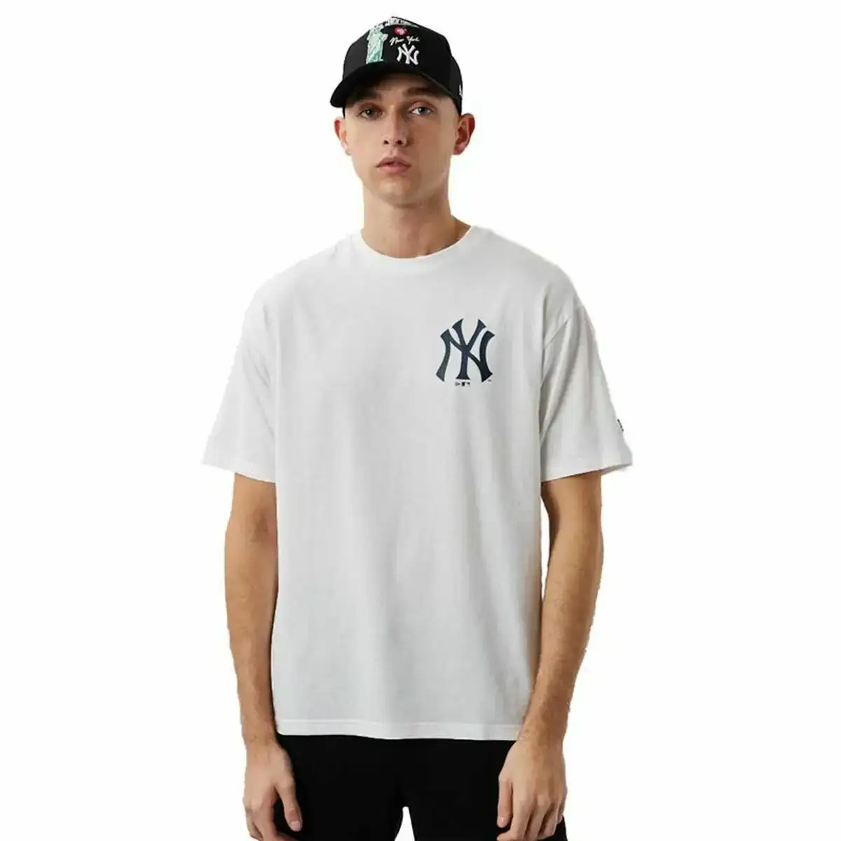 T shirt a manches courtes homme new era new york yankees mlb city graphic oversized_8140. DIAYTAR COTE D'IVOIRE - Où Choisir est un Acte d'Amour pour le Côte d'Ivoire. Explorez notre boutique en ligne et choisissez des articles qui célèbrent la culture et l'artisanat du pays.
