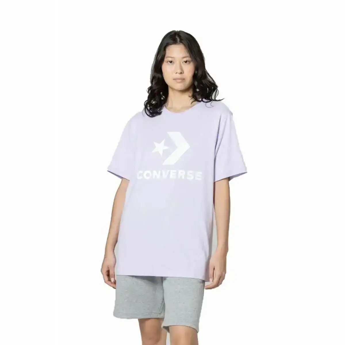 T shirt a manches courtes unisex converse standard fit center front large lavande_2394. DIAYTAR COTE D'IVOIRE - Votre Escale Shopping incontournable. Explorez notre boutique en ligne et dénichez des trésors qui reflètent la richesse culturelle et la modernité du Côte d'Ivoire.