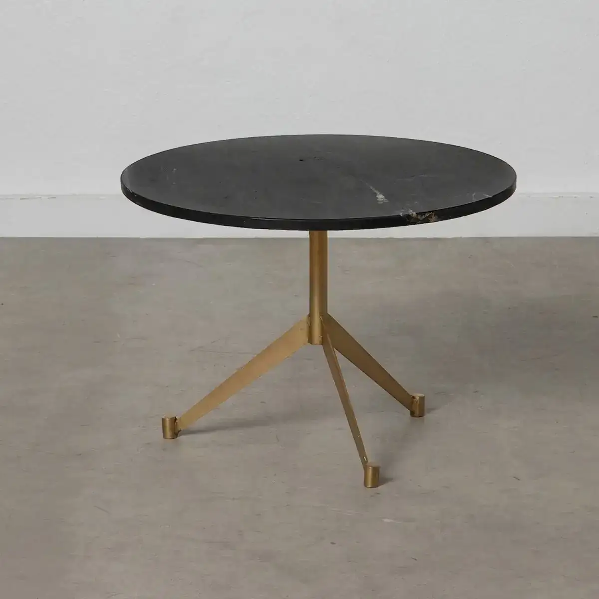 Table basse 55 x 55 x 38 cm marbre fer_2545. DIAYTAR COTE D'IVOIRE - L'Art de Choisir, l'Art de Vivre. Parcourez notre boutique en ligne et découvrez des produits qui transforment chaque choix en une expérience enrichissante.