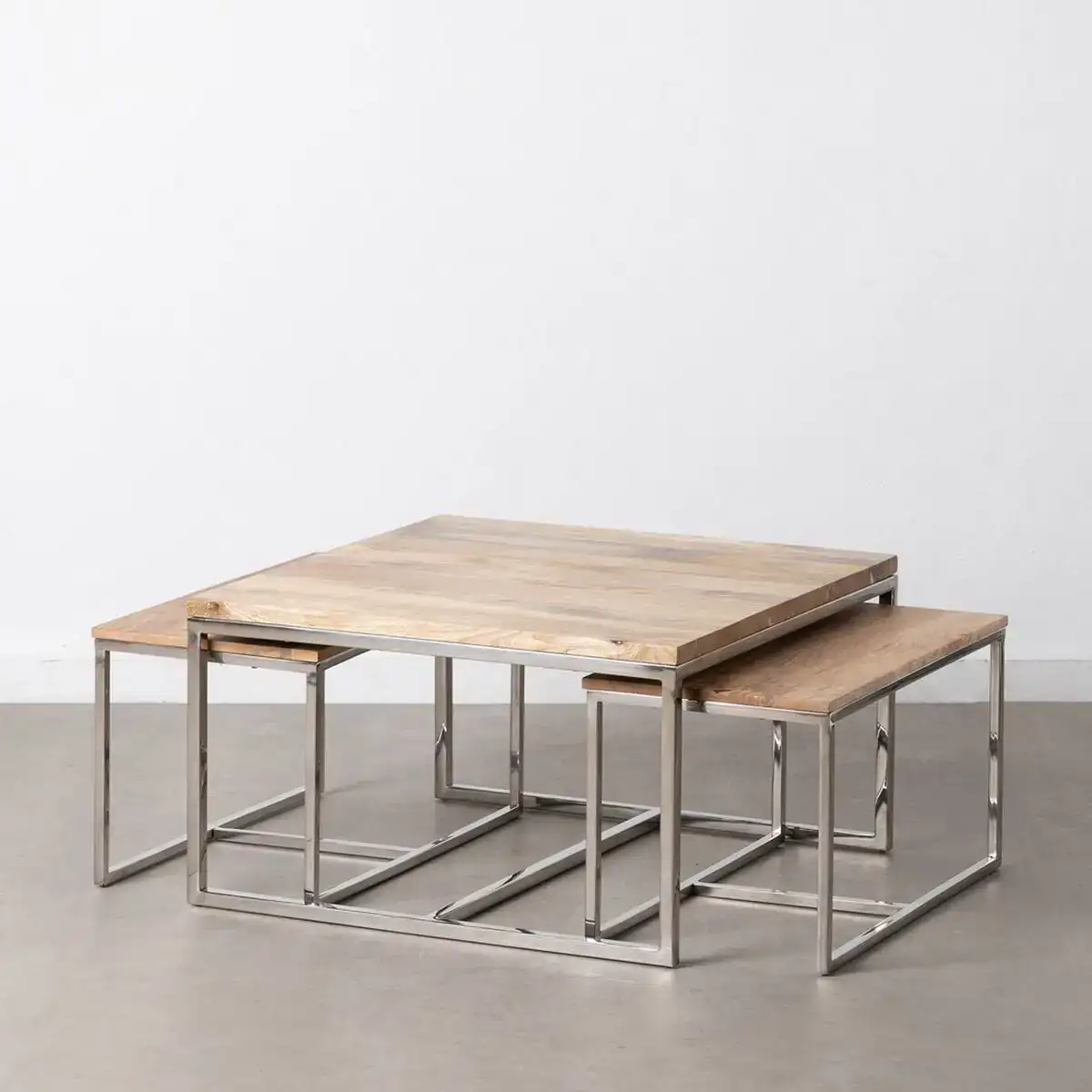 Table basse 70 x 70 x 41 cm metal bois 3 unites_3302. DIAYTAR COTE D'IVOIRE - L'Art de Vivre avec Authenticité. Explorez notre gamme de produits artisanaux et découvrez des articles qui apportent une touche unique à votre vie.