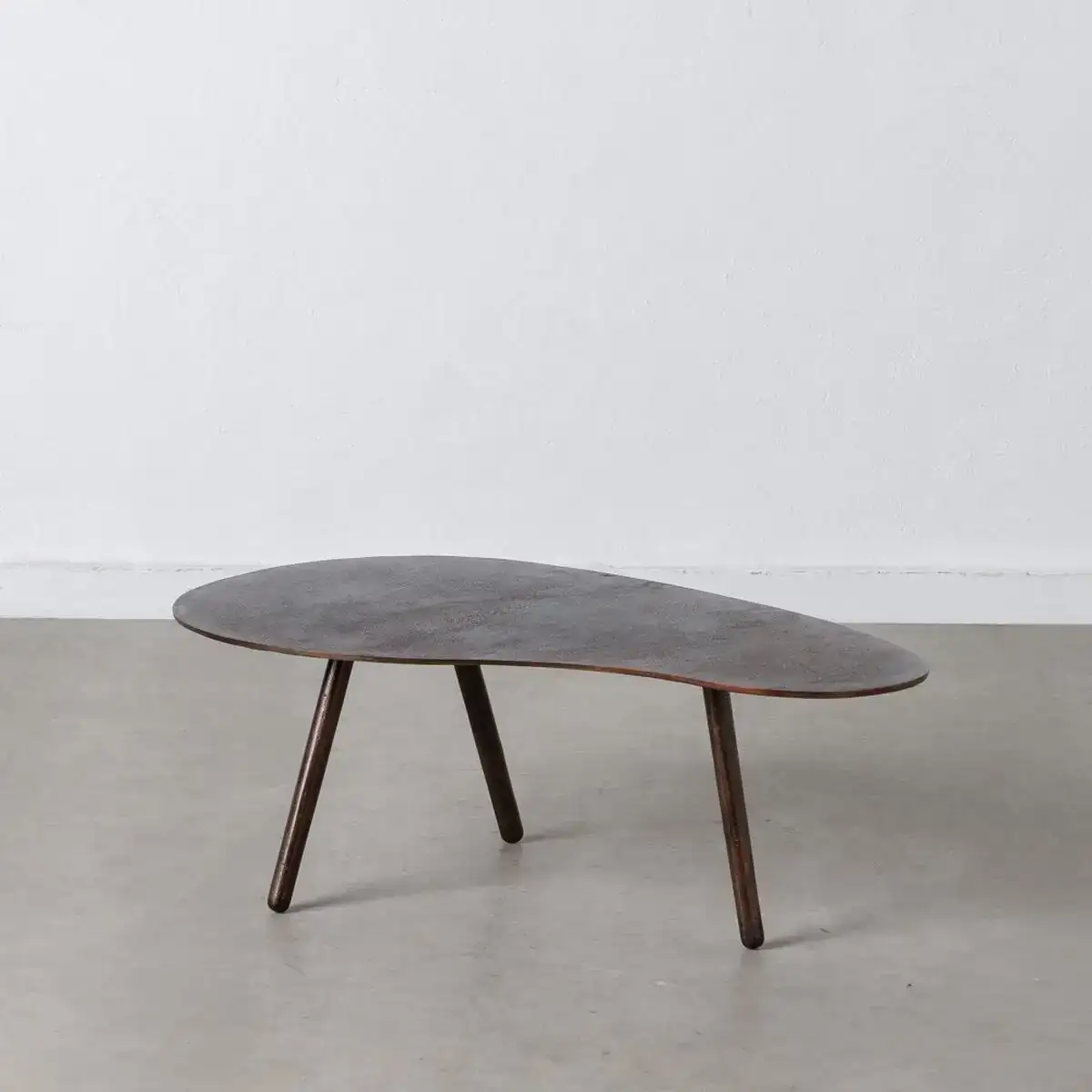 Table basse 90 x 54 x 31 cm aluminium_1539. Bienvenue chez DIAYTAR COTE D'IVOIRE - Où Chaque Achat Fait une Différence. Découvrez notre gamme de produits qui reflètent l'engagement envers la qualité et le respect de l'environnement.