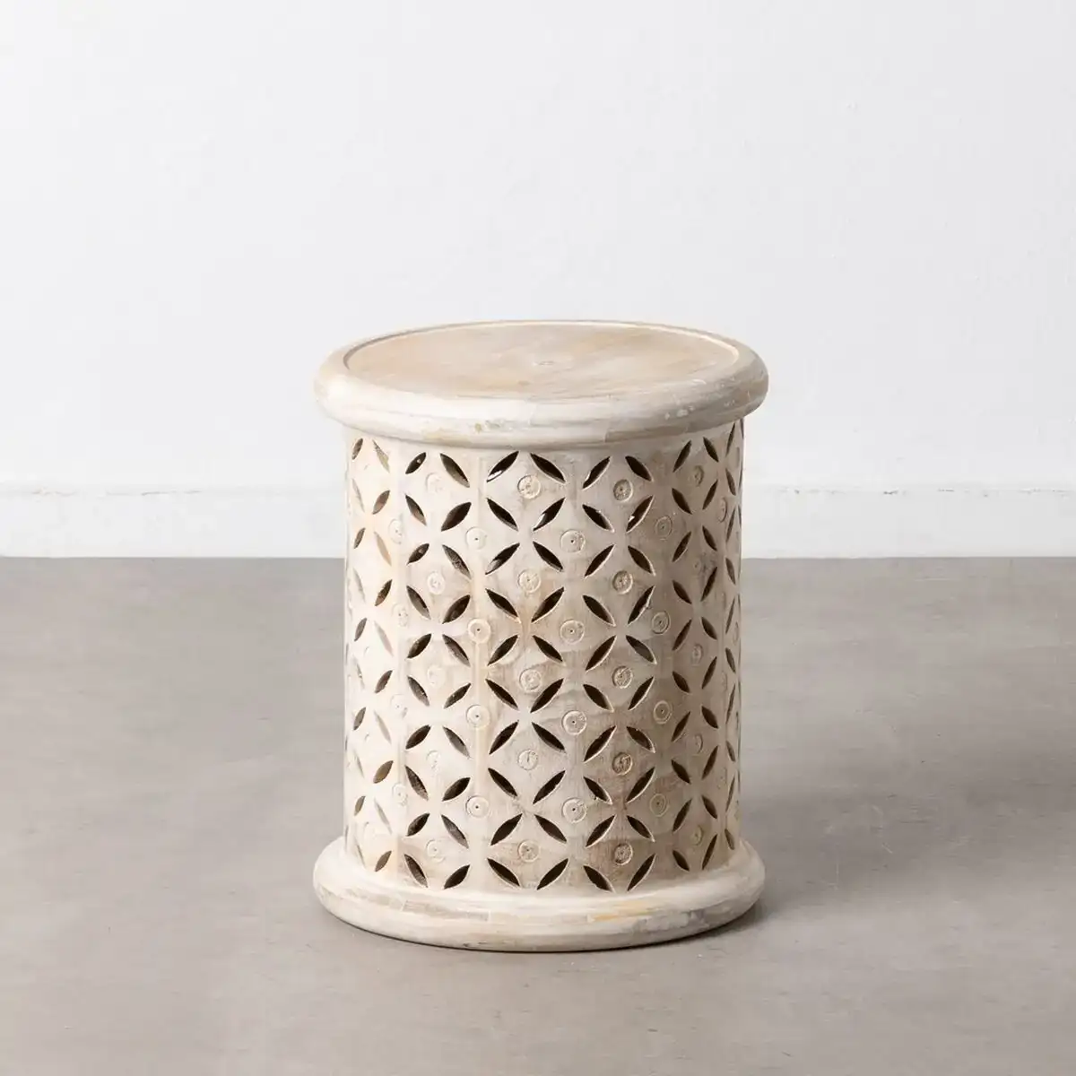 Table d appoint 37 x 37 x 46 5 cm blanc bois de manguier_2484. Bienvenue chez DIAYTAR COTE D'IVOIRE - Votre Plateforme Shopping pour Tous. Découvrez un large éventail de produits qui célèbrent la diversité et la beauté du Côte d'Ivoire.