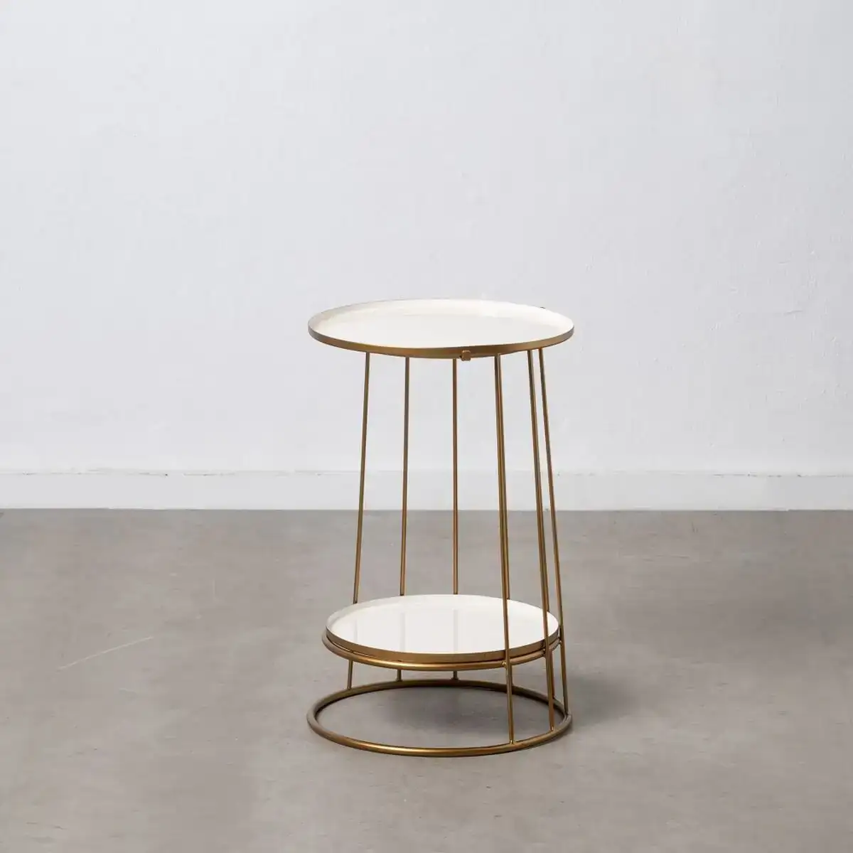 Table d appoint 40 5 x 40 5 x 62 cm dore blanc fer_5653. Bienvenue sur DIAYTAR COTE D'IVOIRE - Votre Source de Trouvailles Uniques. Explorez nos rayons virtuels pour dénicher des trésors que vous ne trouverez nulle part ailleurs, allant des trésors artisanaux aux articles tendance.