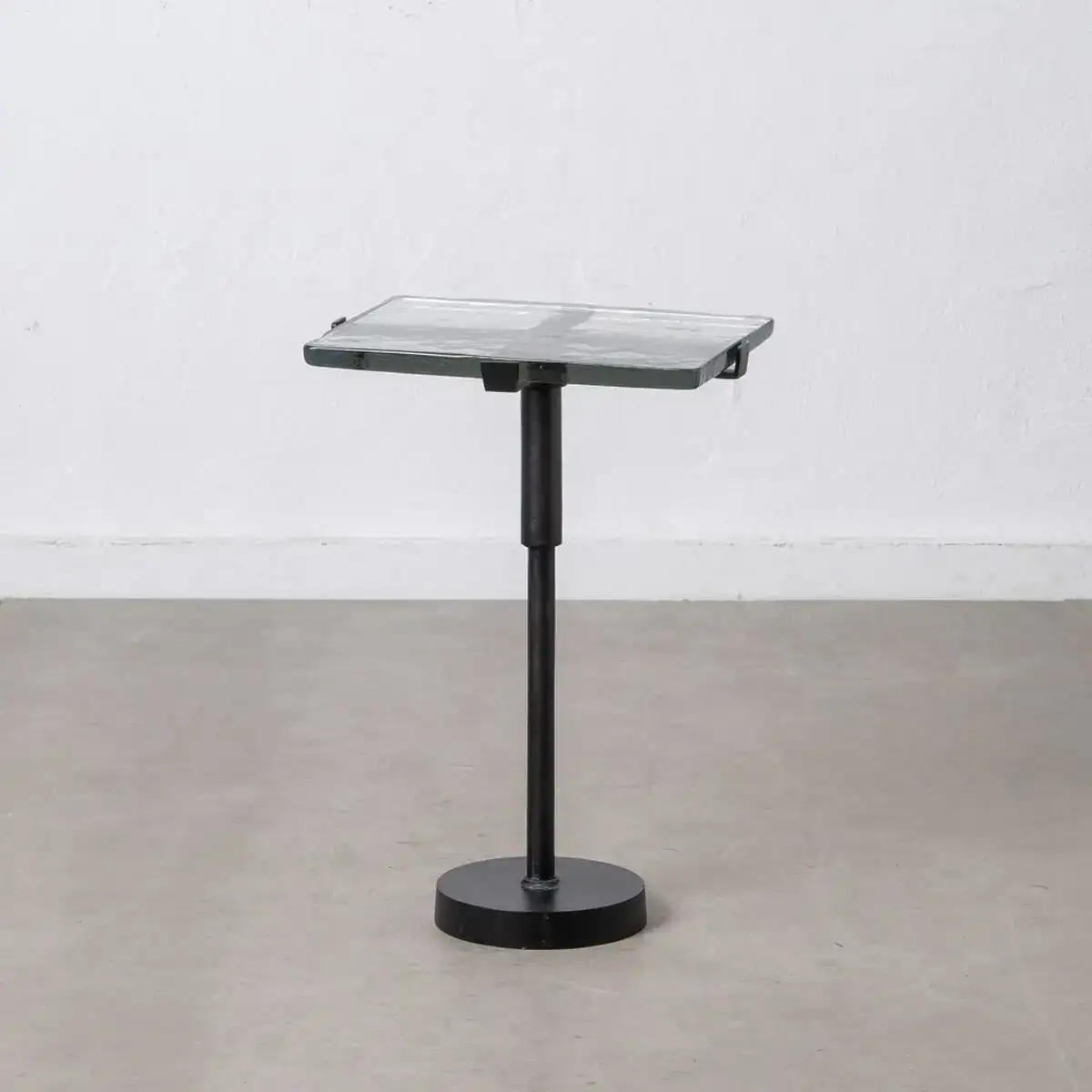 Table d appoint 41 x 32 x 59 cm verre noir metal_7272. Bienvenue chez DIAYTAR COTE D'IVOIRE - Votre Destination Shopping Complète! Découvrez une boutique en ligne généraliste au Côte d'Ivoire offrant une vaste gamme de produits, allant des vêtements aux gadgets électroniques, en passant par l'artisanat local.