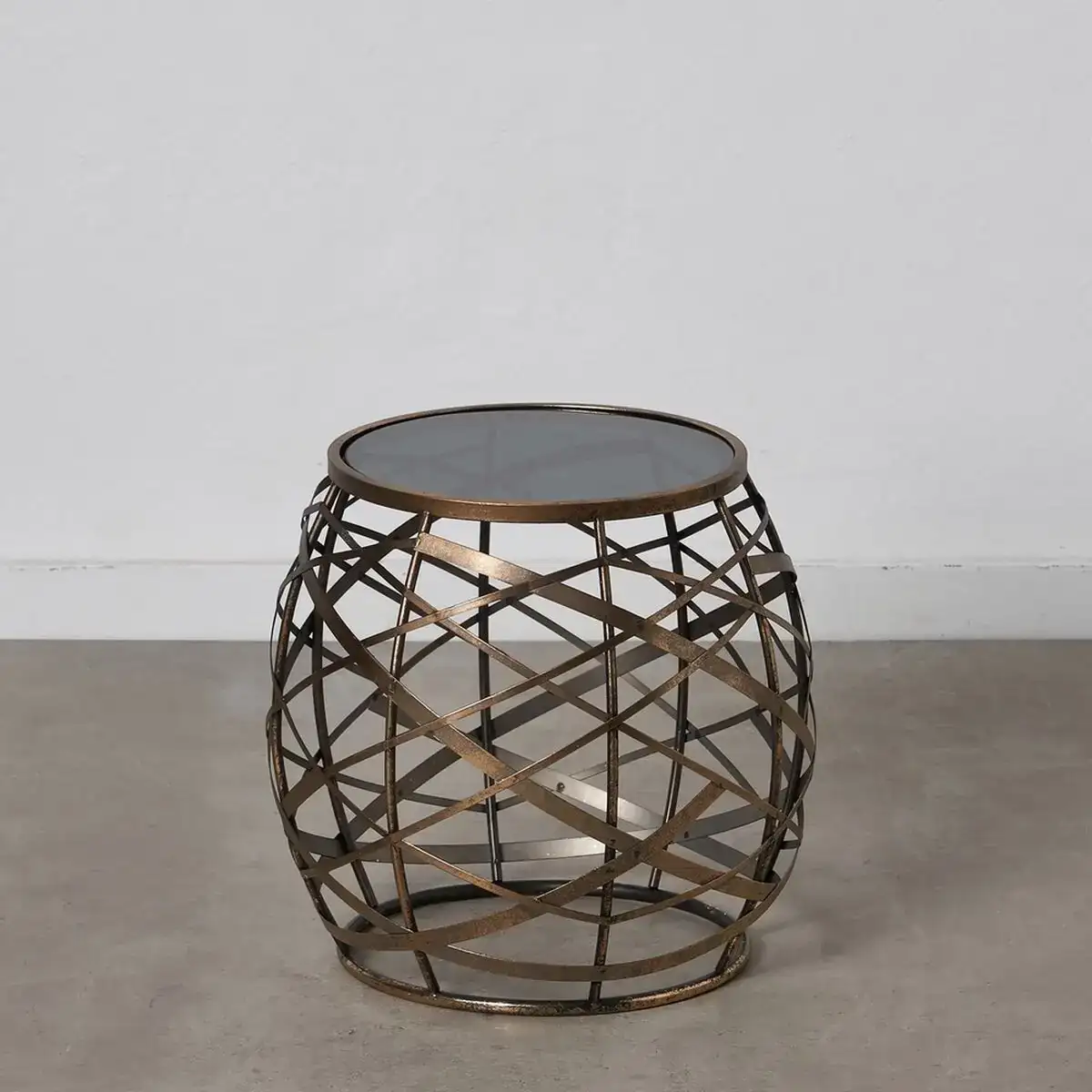 Table d appoint 42 x 42 x 40 cm verre gris dore metal_2510. DIAYTAR COTE D'IVOIRE - Où Chaque Produit a son Histoire. Découvrez notre gamme de produits, chacun portant en lui le récit de l'artisanat et de la passion, pour vous offrir une expérience de shopping authentique.