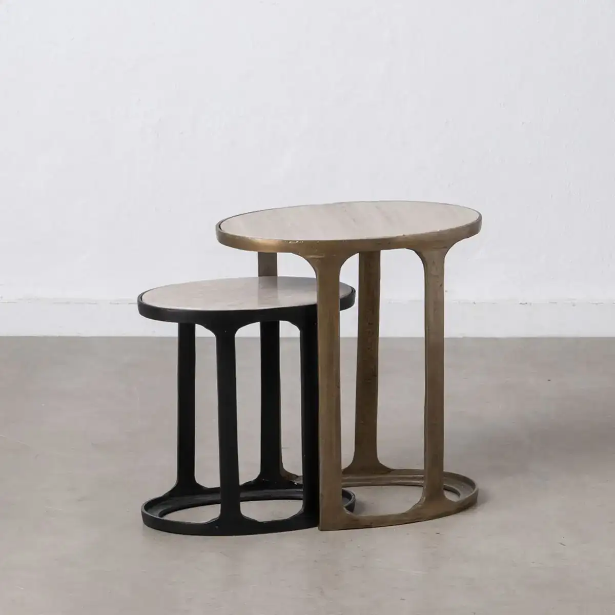 Table d appoint 45 x 29 x 48 cm noir dore_8323. DIAYTAR COTE D'IVOIRE - Votre Destination pour un Shopping Unique. Parcourez notre catalogue et trouvez des articles qui vous inspirent et vous édifient.