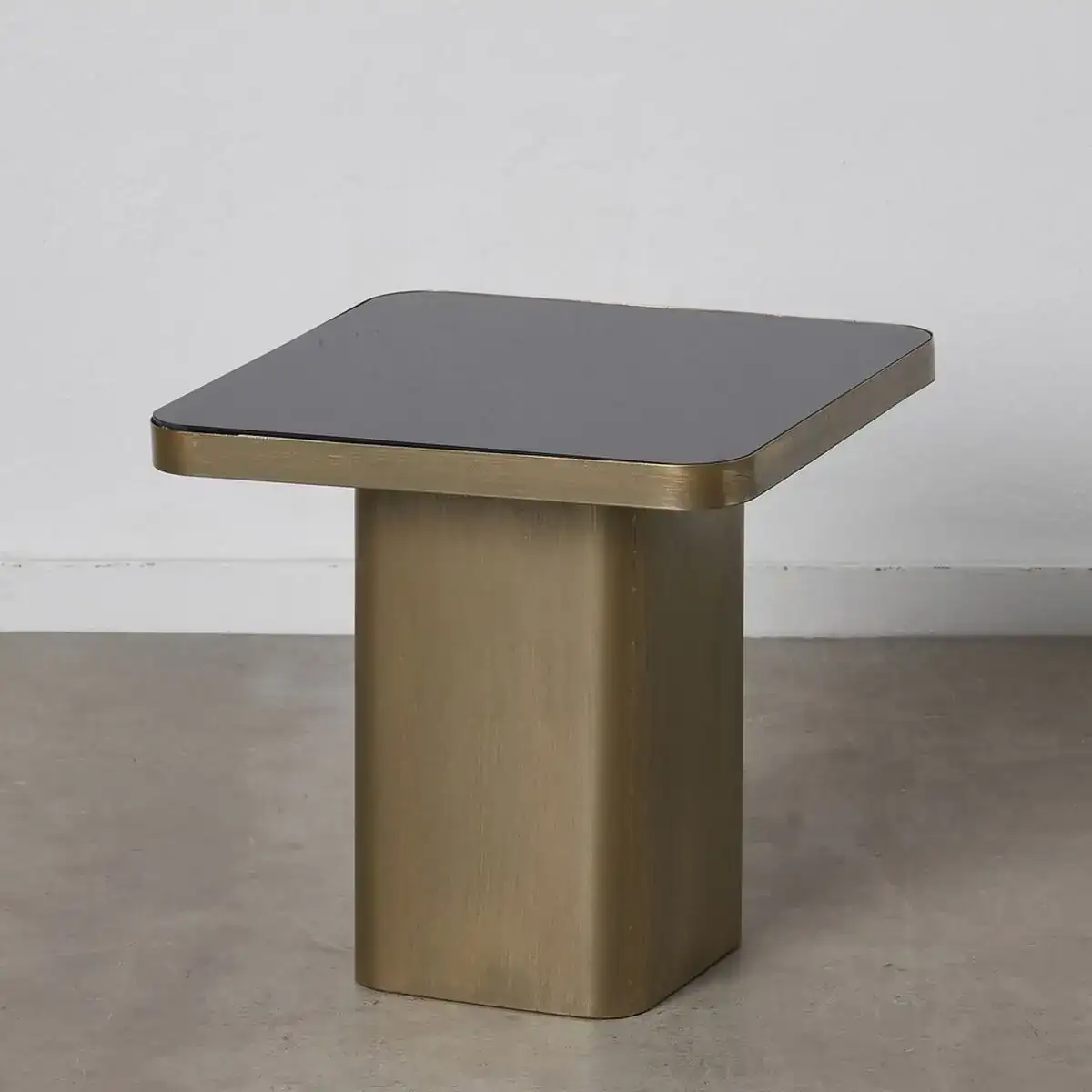 Table d appoint 50 5 x 50 5 x 51 cm verre noir dore metal_4956. DIAYTAR COTE D'IVOIRE - Votre Passage Vers l'Excellence Shopping. Découvrez un catalogue en ligne qui offre une expérience d'achat exceptionnelle, avec des produits soigneusement sélectionnés pour satisfaire tous les goûts.