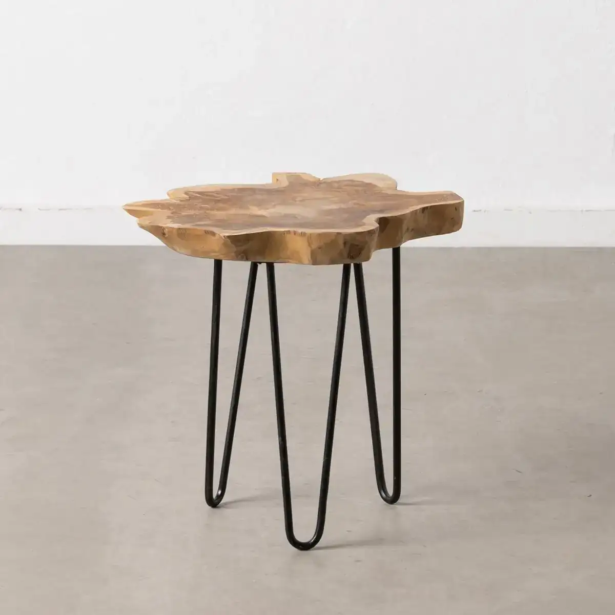 Table d appoint 50 x 50 x 46 cm naturel noir bois fer_4480. Votre Destination de Choix: DIAYTAR COTE D'IVOIRE - Où l'Authenticité Rencontre la Commodité. Faites l'expérience de magasiner en ligne pour des articles qui incarnent la richesse culturelle et la modernité du Côte d'Ivoire.