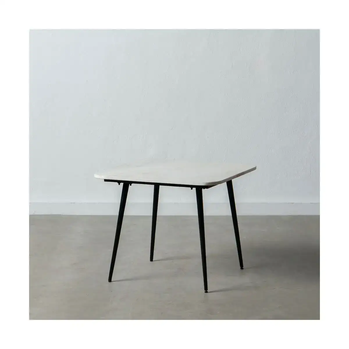Table d appoint 55 x 55 x 45 cm noir blanc marbre fer_3420. DIAYTAR COTE D'IVOIRE - Votre Destination pour un Shopping Éclairé. Parcourez notre boutique en ligne pour découvrir des produits de qualité qui embelliront votre quotidien.