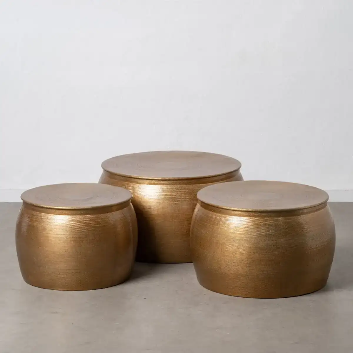 Table d appoint 73 5 x 73 5 x 40 5 cm dore aluminium 3 unites _2236. DIAYTAR COTE D'IVOIRE - Votre Portail Vers l'Exclusivité. Explorez notre boutique en ligne pour trouver des produits uniques et exclusifs, conçus pour les amateurs de qualité.