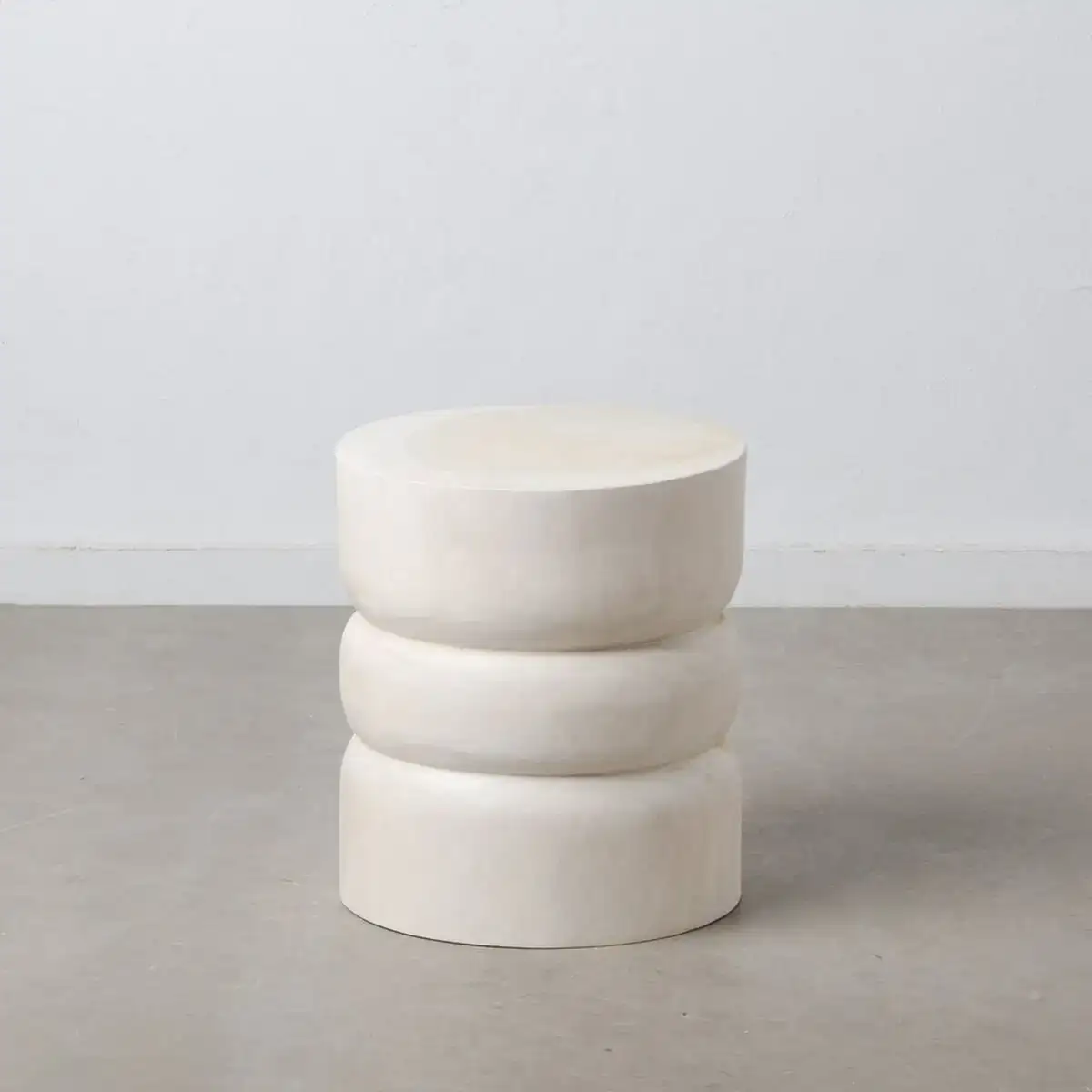 Table d appoint bois blanc 40 x 40 x 45 cm_1789. Plongez dans l'Univers de DIAYTAR COTE D'IVOIRE - Où la Qualité et la Diversité se rencontrent. Parcourez nos rayons virtuels pour trouver des produits répondant à tous les besoins, du confort de votre foyer.