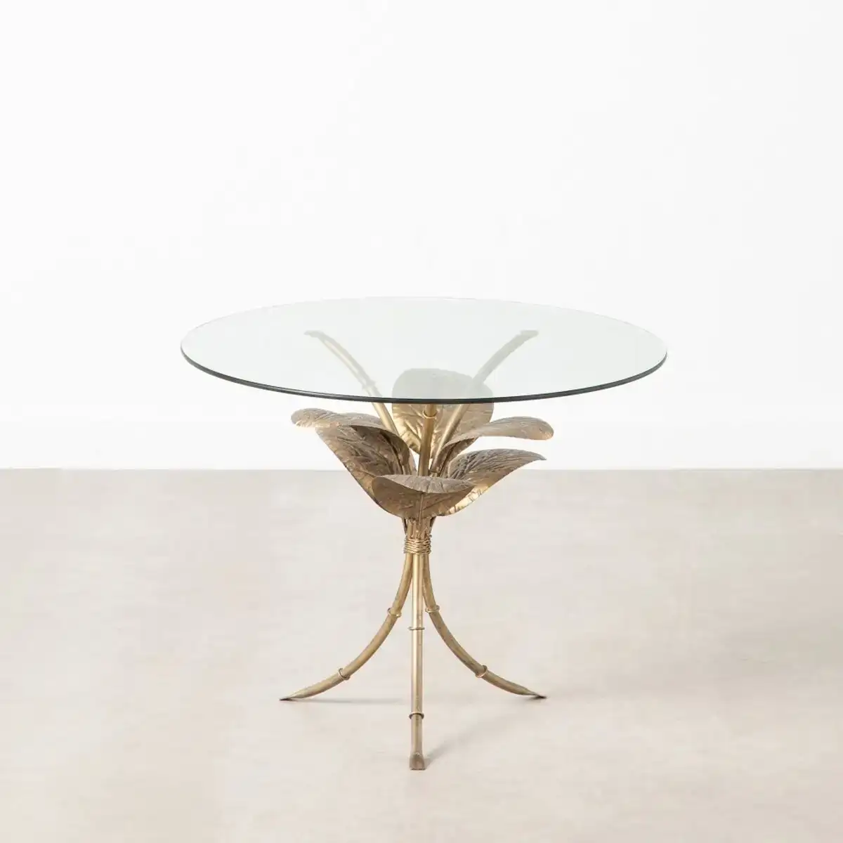 Table d appoint verre dore metal 60 x 60 x 45 cm_1538. Bienvenue chez DIAYTAR COTE D'IVOIRE - Où le Shopping Rime avec Diversité. Plongez dans notre univers de produits et découvrez des trésors qui représentent la richesse culturelle du Côte d'Ivoire.
