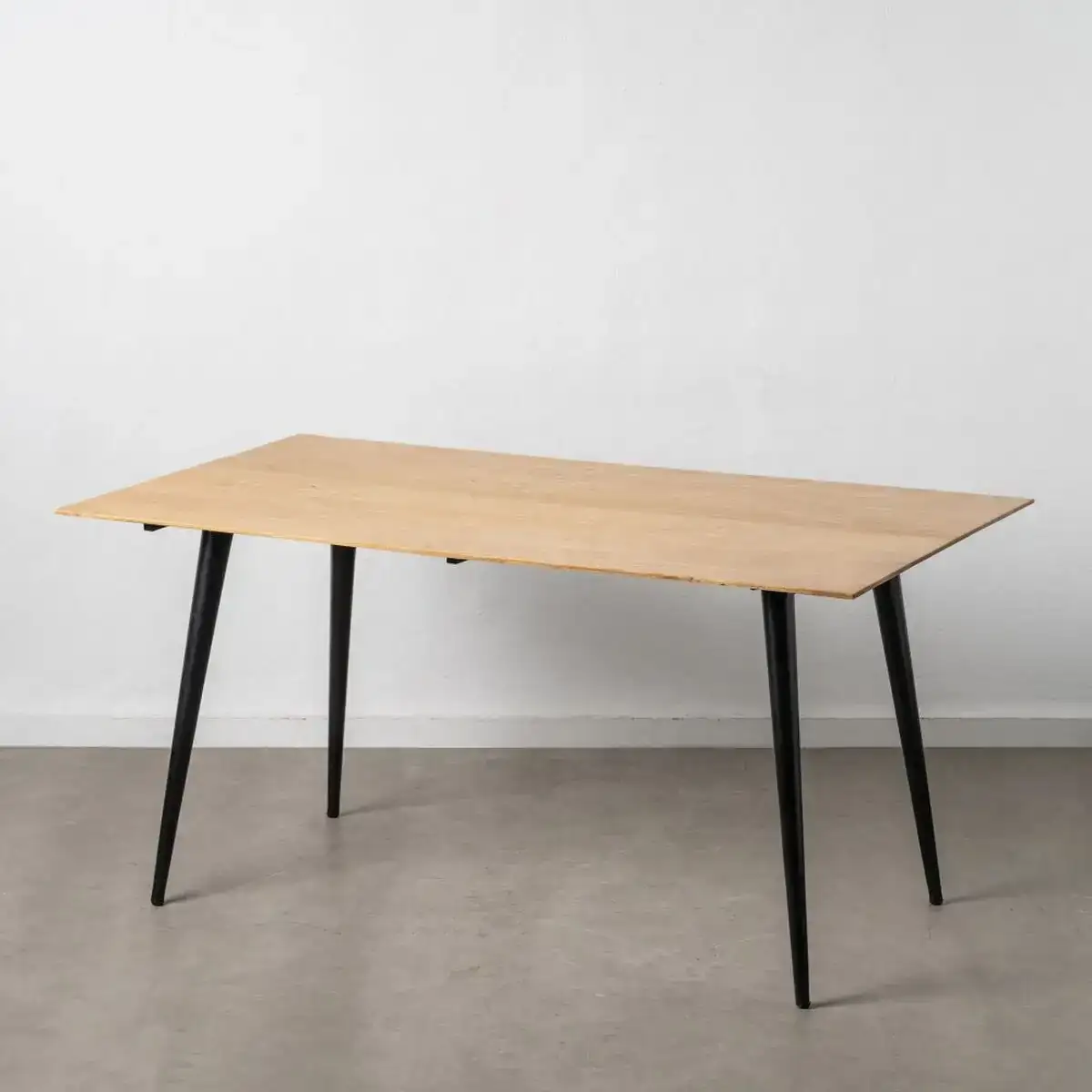 Table de salle a manger naturel noir bois fer 160 x 90 x 77 cm_4843. Bienvenue chez DIAYTAR COTE D'IVOIRE - Votre Porte d'Accès à la Diversité. Découvrez notre boutique en ligne et choisissez parmi une pléthore d'articles qui célèbrent la richesse culturelle du Côte d'Ivoire et au-delà.