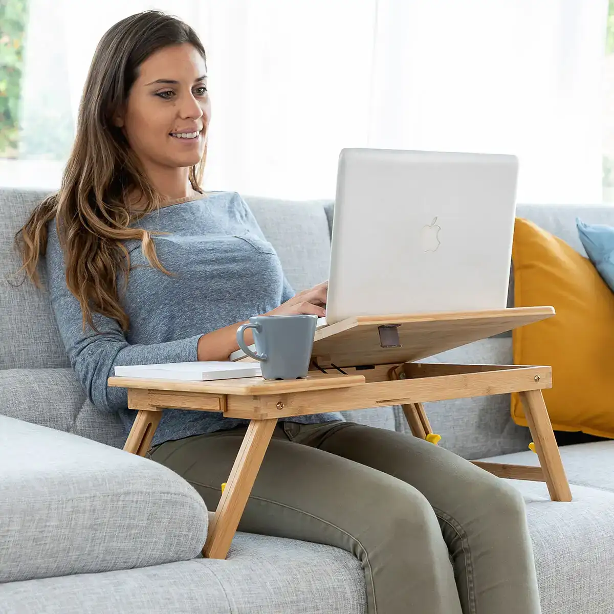 Table pliante d appoint en bambou lapwood innovagoods_8495. DIAYTAR COTE D'IVOIRE - Là où Chaque Produit a son Propre Éclat. Explorez notre boutique en ligne et trouvez des articles qui ajoutent de la brillance à votre quotidien.