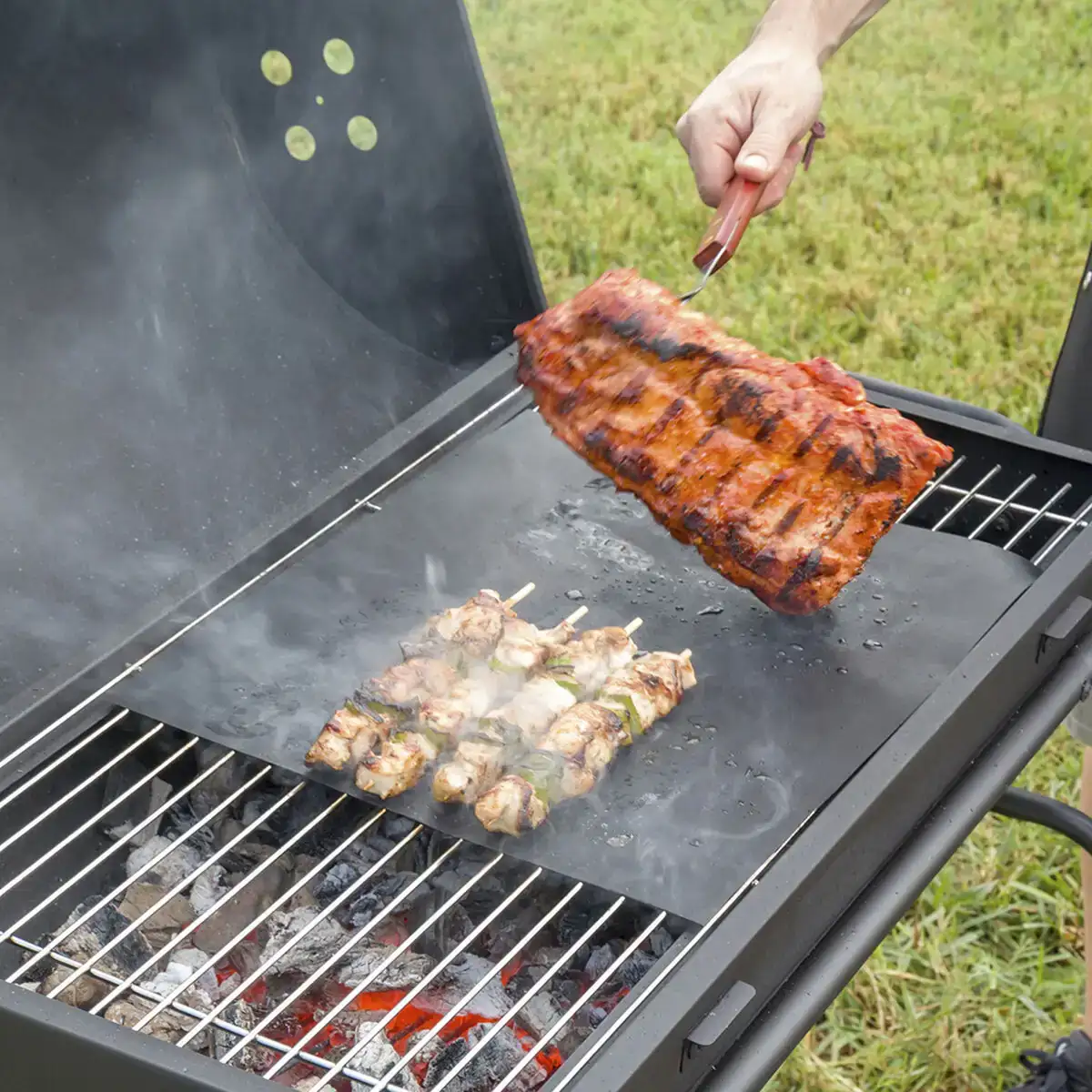 Tapis de cuisson pour four et barbecue innovagoods 2 unites_7496. DIAYTAR COTE D'IVOIRE - Où Chaque Produit a son Histoire à Raconter. Parcourez notre catalogue et découvrez des articles qui portent en eux la passion et l'histoire du Côte d'Ivoire.