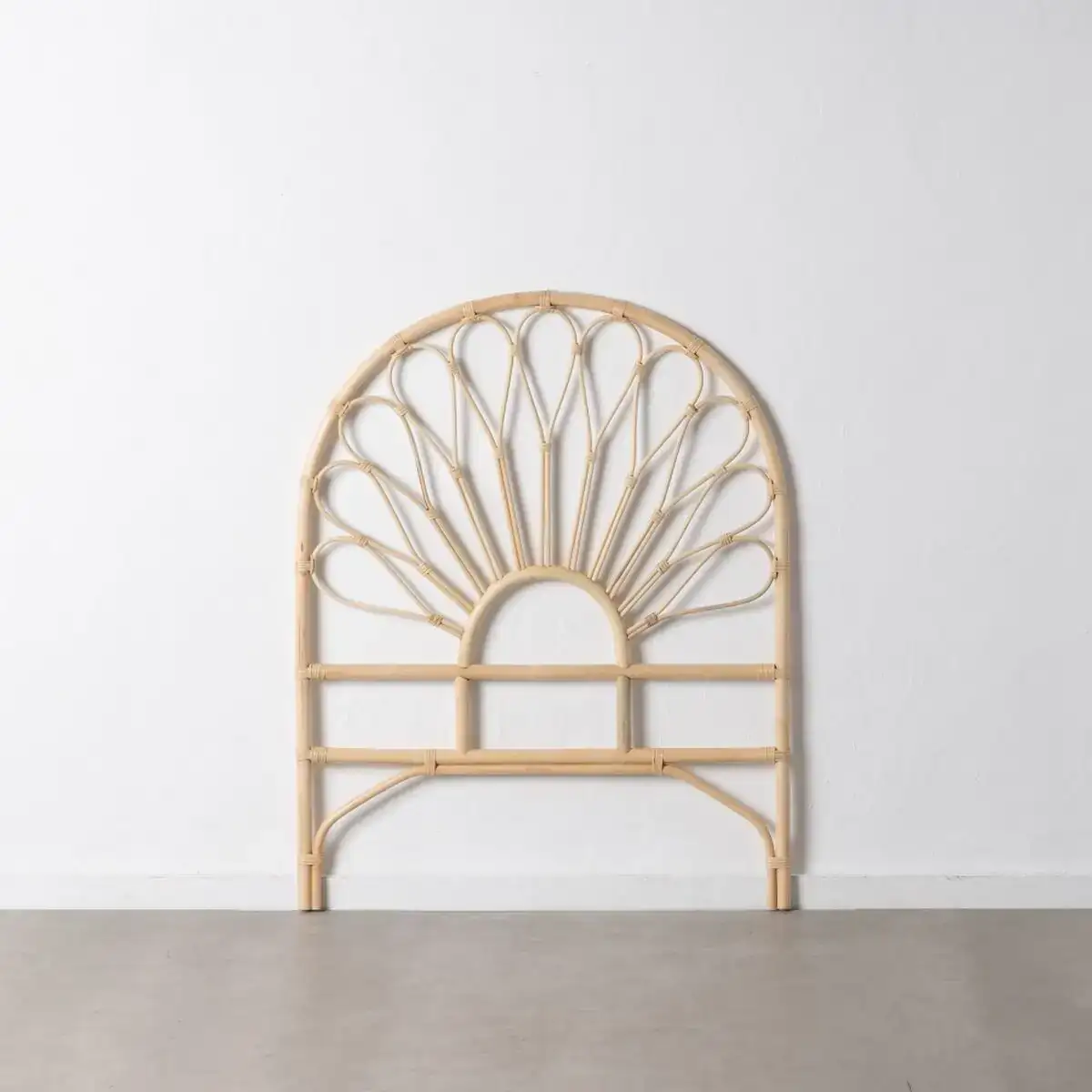 Tete de lit 100 x 3 x 125 cm naturel rotin_9405. DIAYTAR COTE D'IVOIRE - Là où Chaque Achat Contribue à un Rêve. Naviguez à travers notre boutique en ligne et soutenez des artisans talentueux tout en acquérant des trésors.