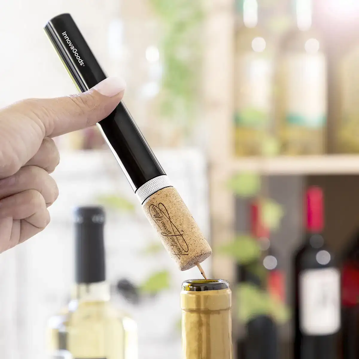 Tire bouchon a air comprime pour le vin dewino innovagoods_6135. DIAYTAR COTE D'IVOIRE - Où le Shopping est un Plaisir Engagé. Parcourez notre catalogue et choisissez des produits qui respectent vos valeurs et vos attentes.