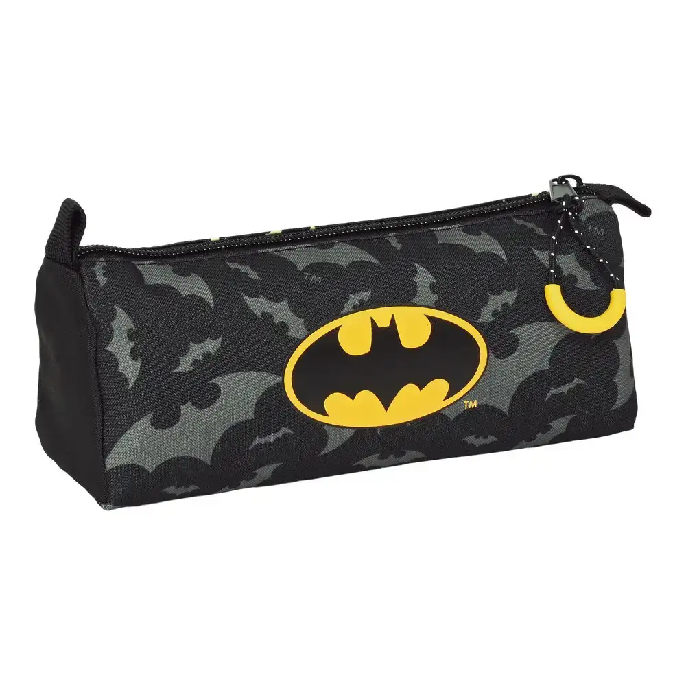 Trousse d ecolier batman hero noir 21 x 8 x 7 cm _1164. DIAYTAR COTE D'IVOIRE - Où Chaque Détail Compte. Naviguez à travers notre gamme variée et choisissez des articles qui ajoutent une touche spéciale à votre quotidien, toujours avec qualité et style.