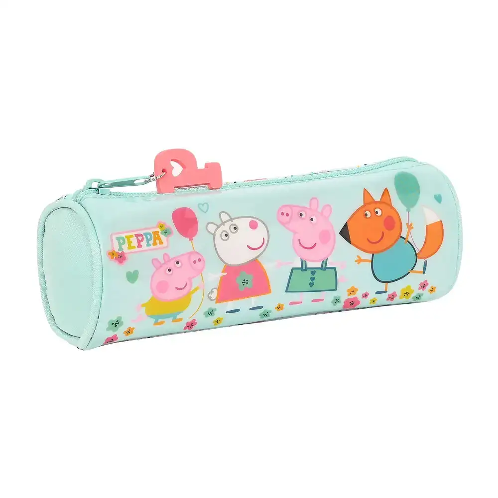 Trousse d ecolier cylindrique peppa pig cosy corner bleu clair 20 x 7 x 7 cm _7074. DIAYTAR COTE D'IVOIRE - L'Art de Choisir, l'Art de S'émerveiller. Explorez notre gamme de produits et laissez-vous émerveiller par des créations authentiques et des designs modernes.