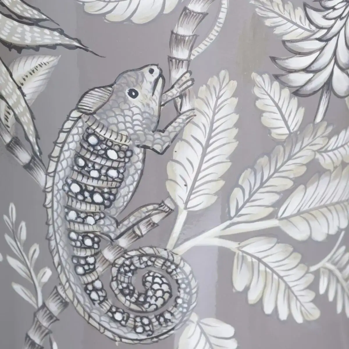 Vase ceramique gris singe 30 x 30 x 72 cm_4091. DIAYTAR COTE D'IVOIRE - L'Odyssée du Shopping à Votre Portée. Parcourez notre boutique en ligne et partez à la découverte d'articles qui rendront chaque jour spécial.