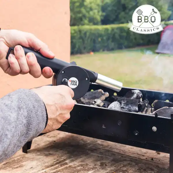 Ventilateur manuel pour barbecues bbq classics_9476. DIAYTAR COTE D'IVOIRE - Où Chaque Achat Raconte une Histoire. Explorez notre boutique en ligne et créez votre propre narration à travers notre diversité de produits, chacun portant une signification unique.