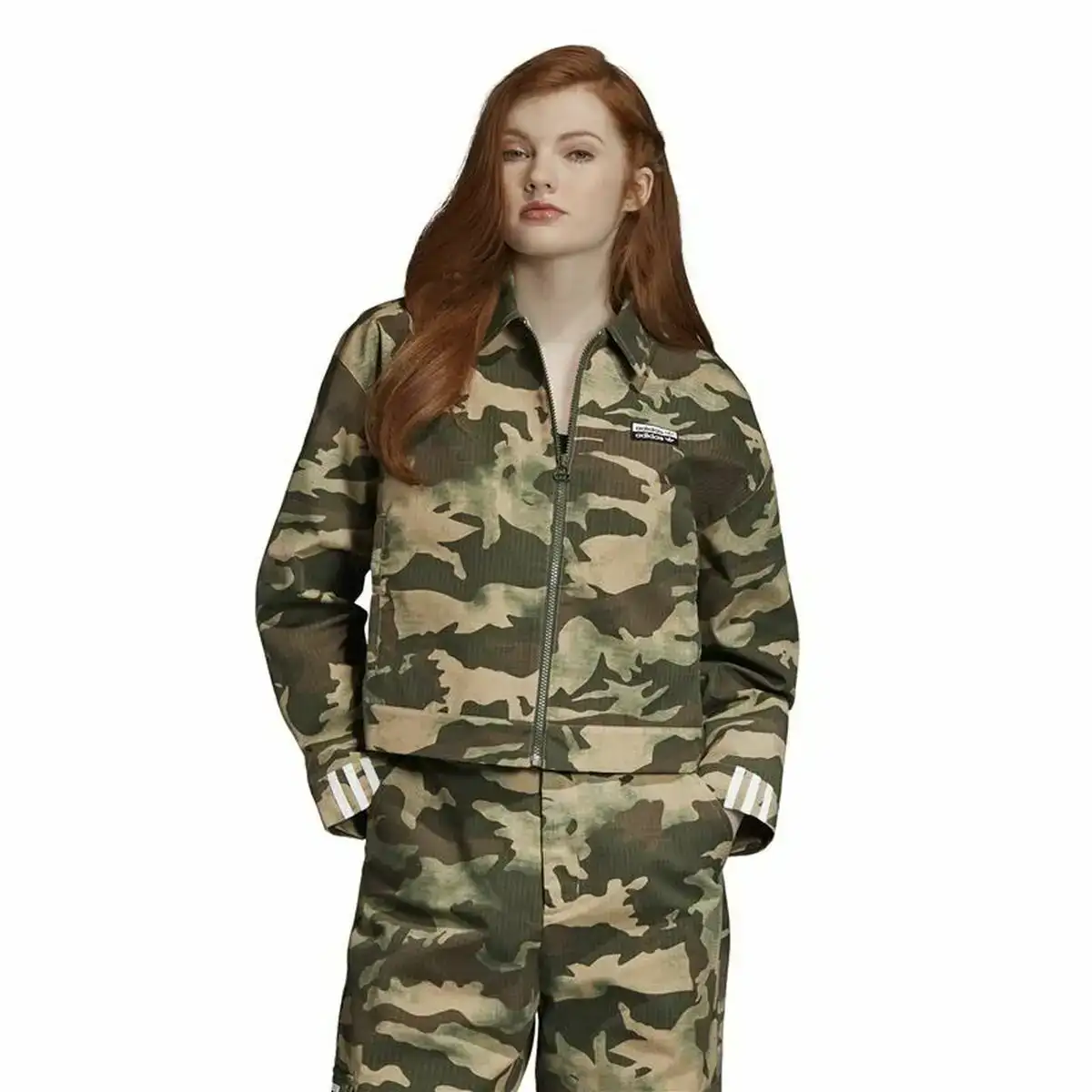 Veste de sport pour femme adidas track vert fonce_2298. DIAYTAR COTE D'IVOIRE - Où l'Élégance se Mêle à l'Authenticité. Naviguez à travers notre boutique en ligne et choisissez des produits qui incarnent le style et la tradition du Côte d'Ivoire.