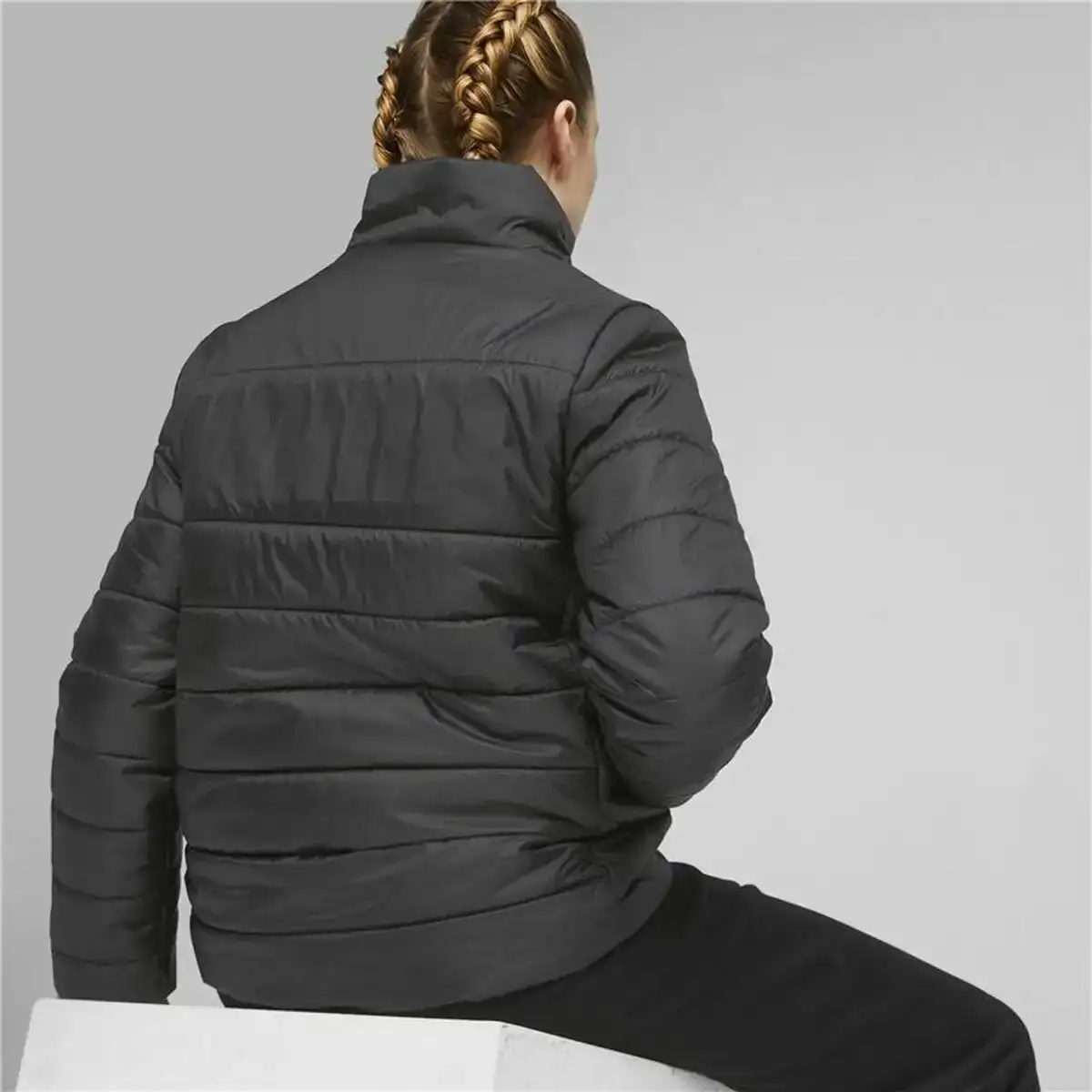 Veste de sport pour femme puma essentials noir_5120. DIAYTAR COTE D'IVOIRE - L'Art de Choisir, l'Art de Se Distinquer. Naviguez à travers notre catalogue et choisissez des produits qui ajoutent une note d'élégance à votre style unique.
