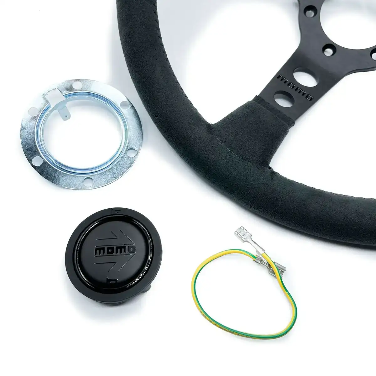 Volant racing momo mod 07 noir o 35 cm_5654. DIAYTAR COTE D'IVOIRE - Où Chaque Détail Fait la Différence. Parcourez notre sélection soignée et choisissez des articles qui rehaussent votre quotidien, du fonctionnel à l'esthétique.