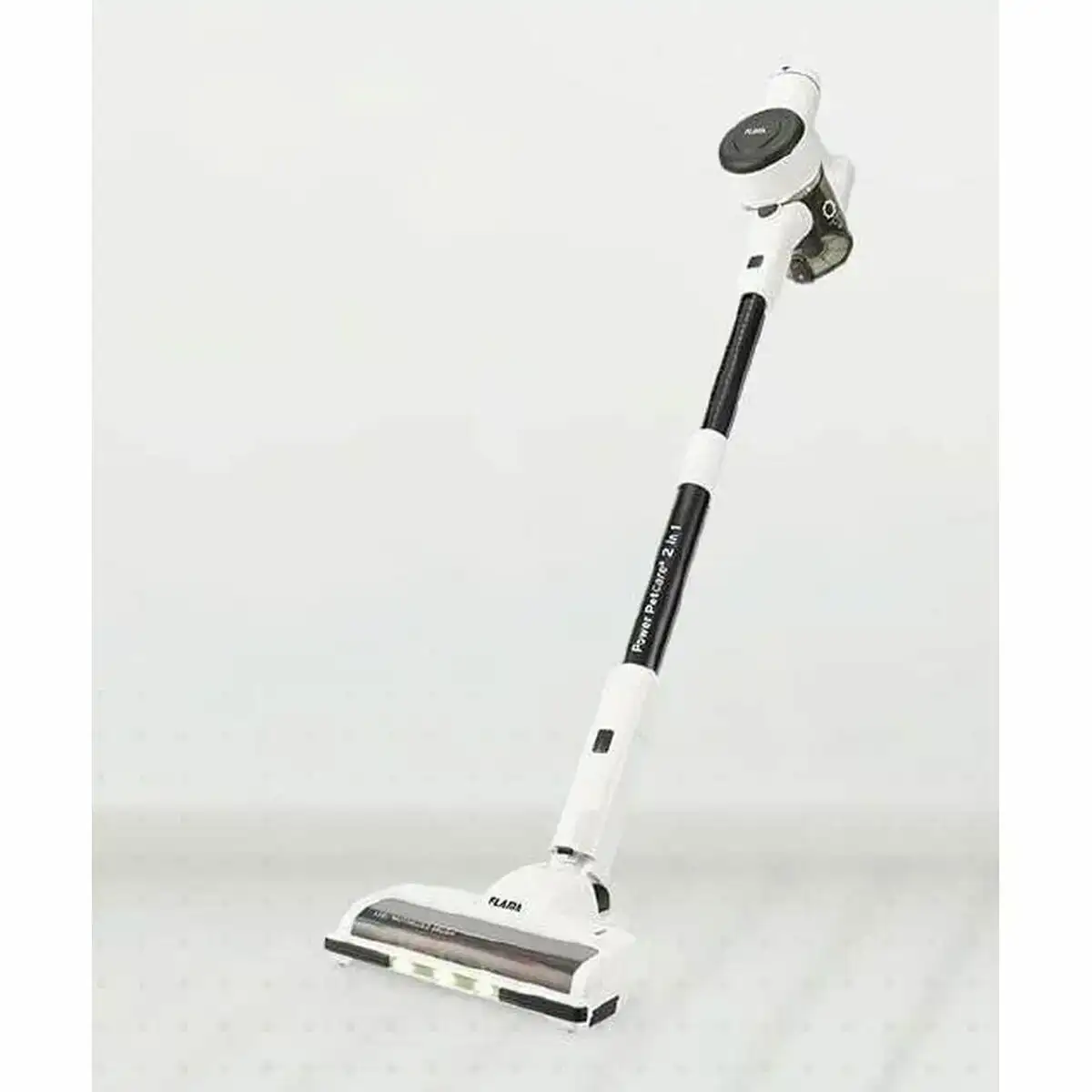 Aspirateur balai flama 1646fl 600 ml_5690. DIAYTAR COTE D'IVOIRE - Votre Destination Shopping de Choix. Explorez notre boutique en ligne et découvrez des trésors qui reflètent votre style et votre passion pour l'authenticité.