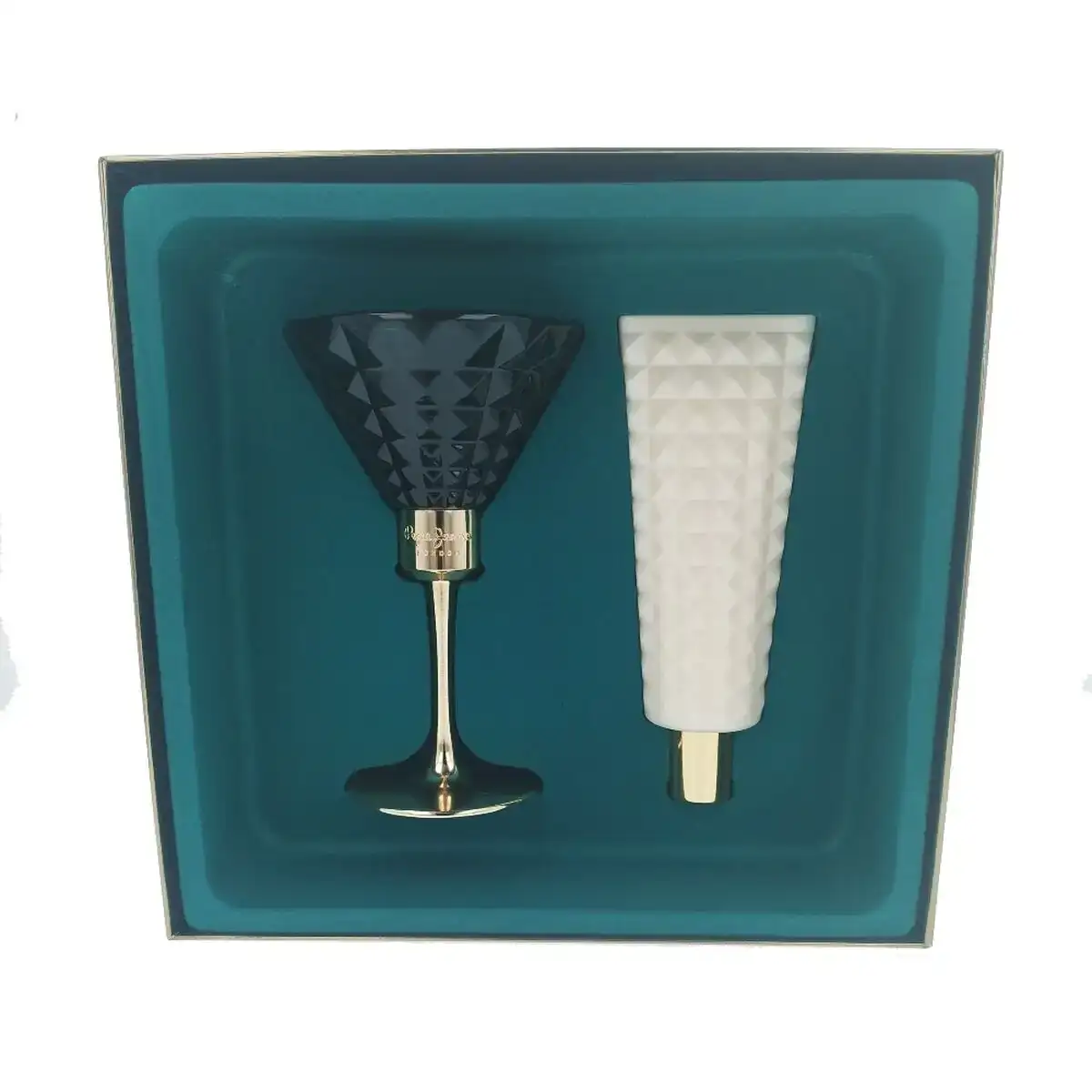 Coffret parfum femme pepe jeans celebrate for her 2 pie ces_6233. DIAYTAR COTE D'IVOIRE - Là où l'Élégance Devient un Mode de Vie. Naviguez à travers notre gamme et choisissez des produits qui apportent une touche raffinée à votre quotidien.