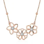 Collier femme brosway ikebana or rose_7630. DIAYTAR COTE D'IVOIRE - Où Votre Shopping Prend Vie. Explorez notre boutique en ligne pour trouver des articles qui vous ressemblent et qui ajoutent de l'éclat à votre quotidien.